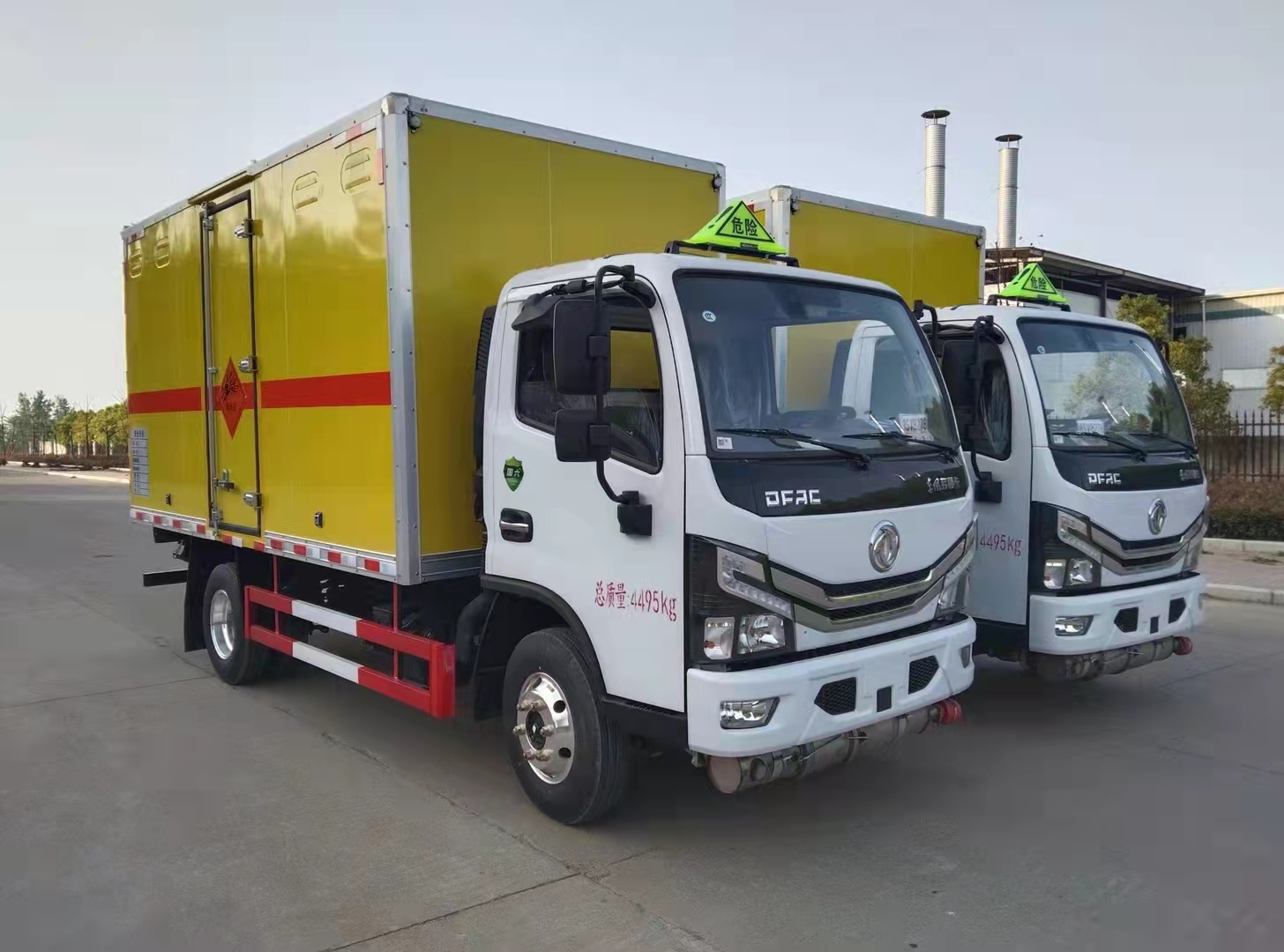 云南王總訂購兩臺東風爆破器材運輸車