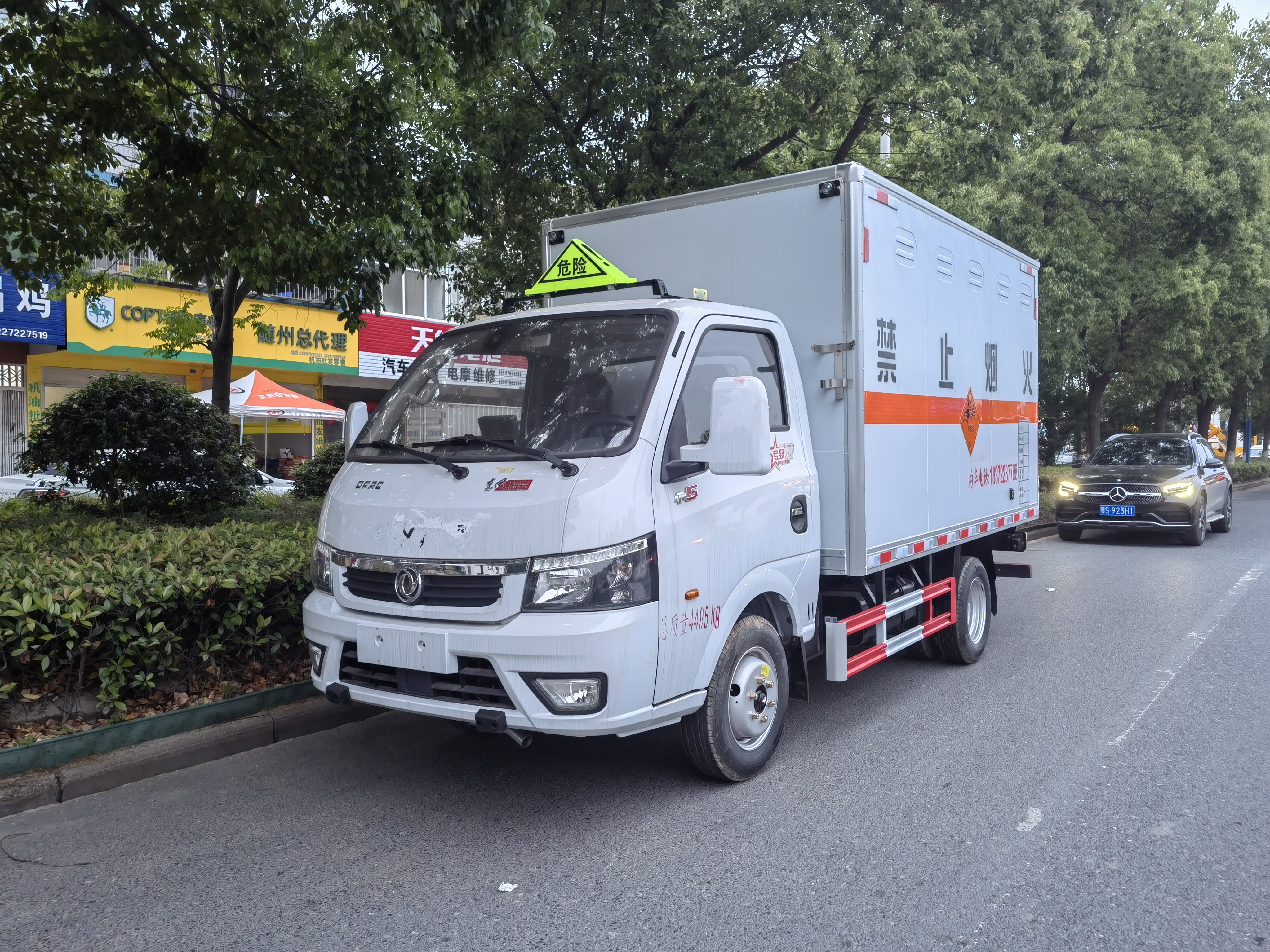 東風途逸國六帶前開側門爆破車