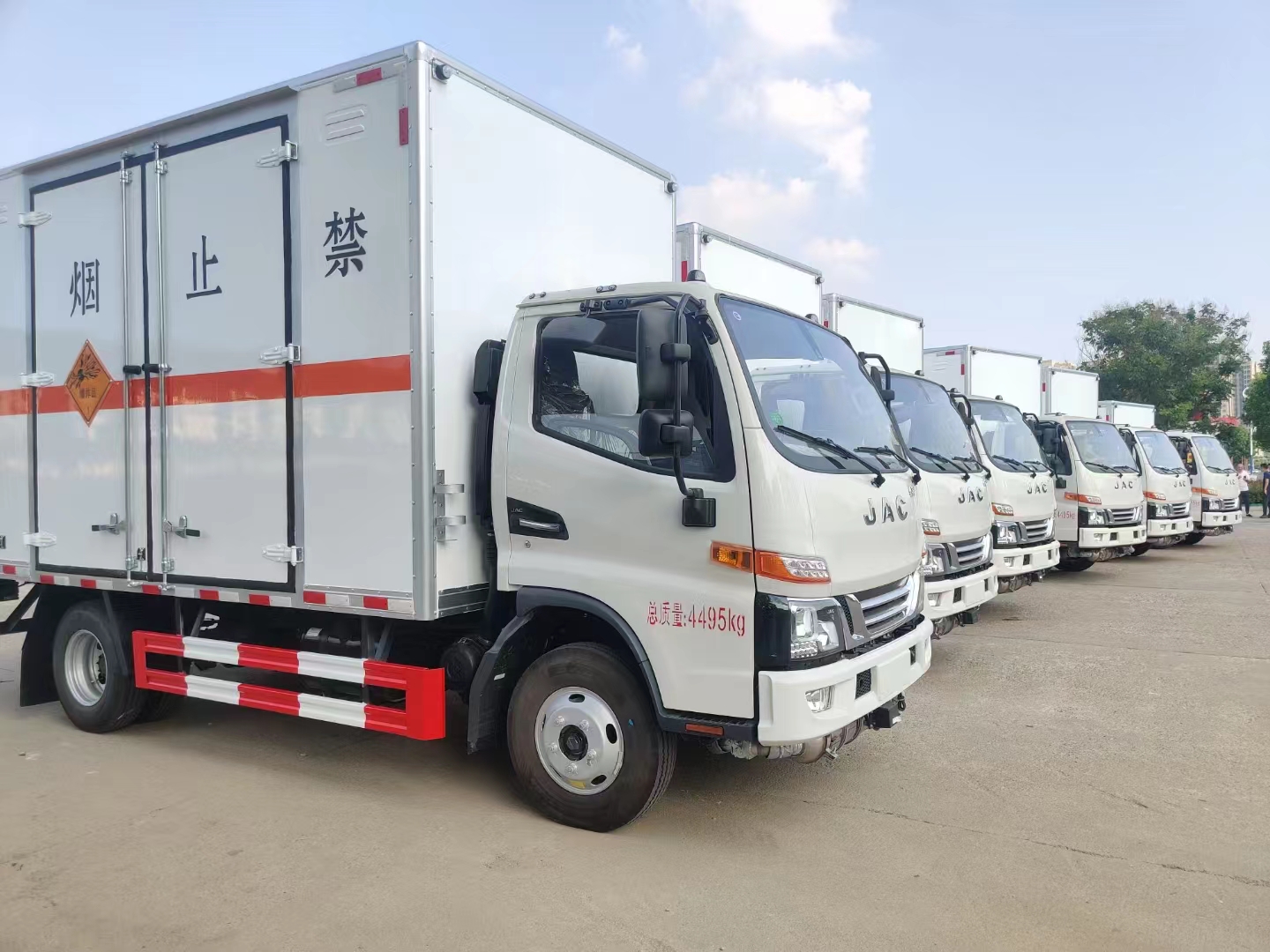 5臺江淮駿鈴藍牌爆破車批量發車