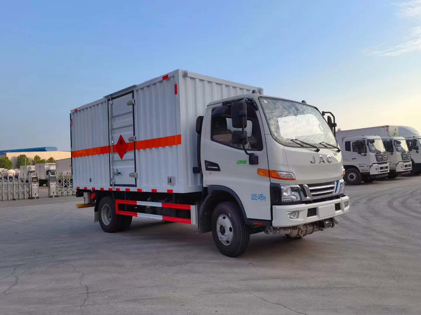 江淮駿鈴V5易燃?xì)怏w廂式車