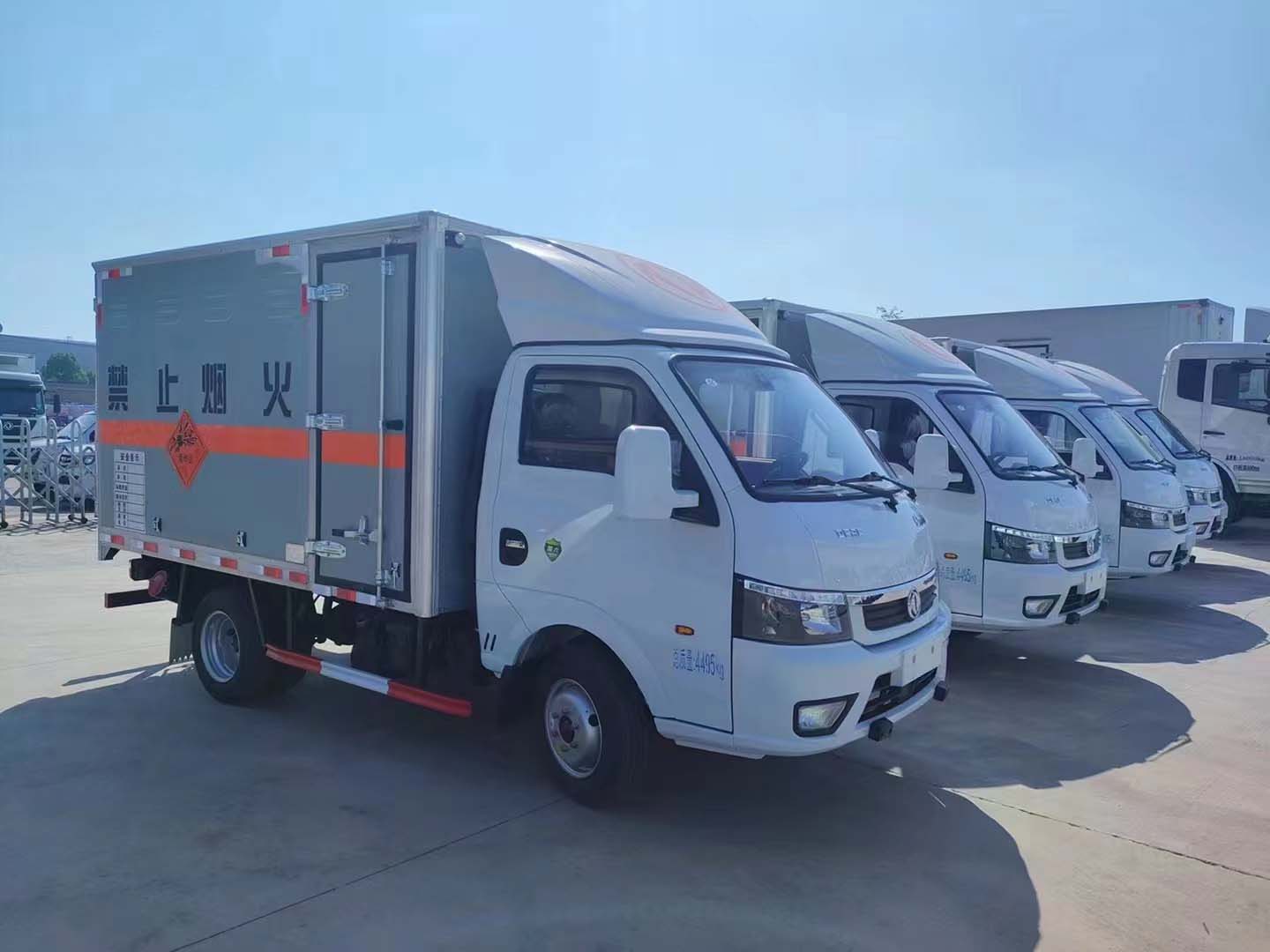 廣西吳總批量訂購4臺東風途逸國六炸藥車