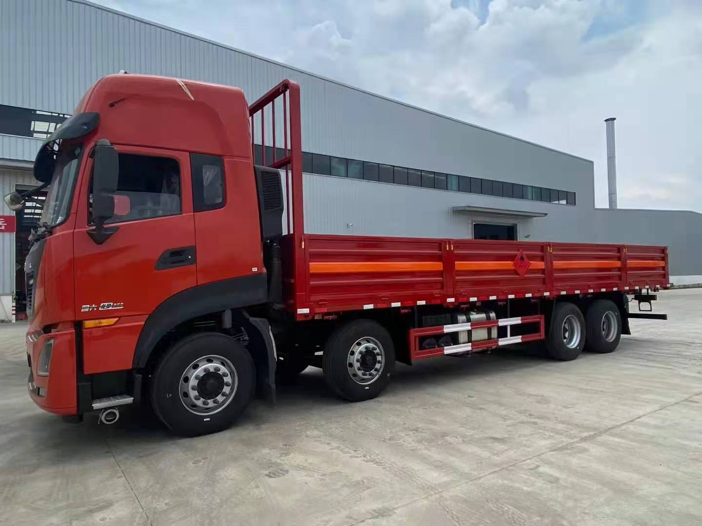 東風天龍前四后八國六氣瓶車