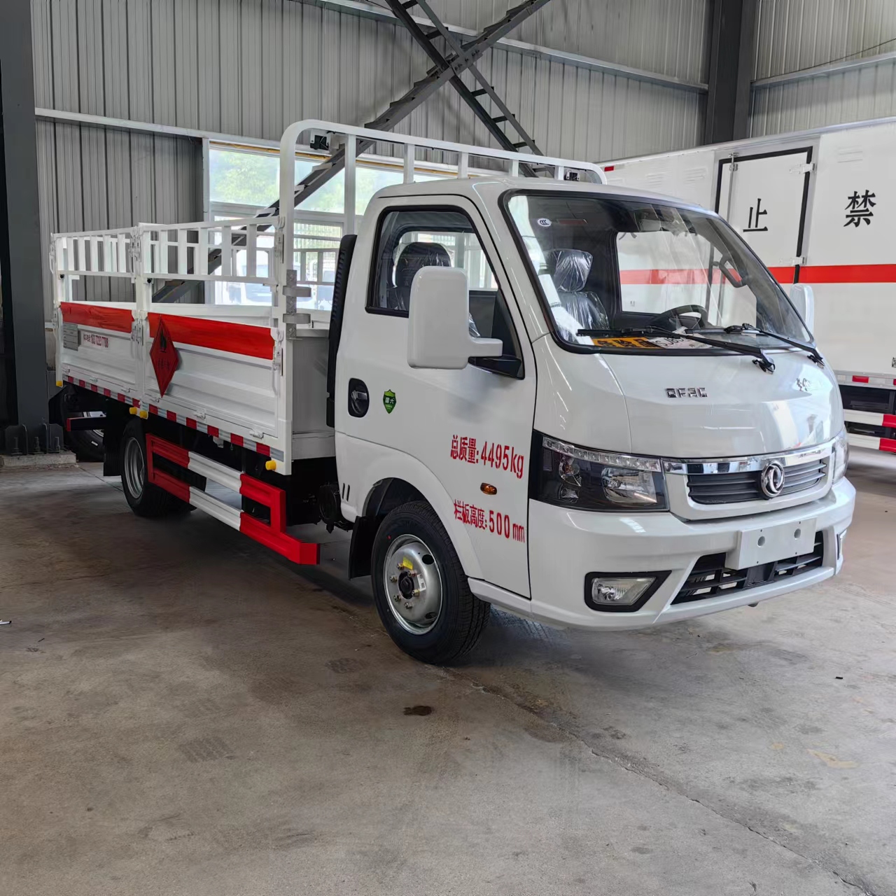 東風途逸3.85米國六氣瓶車