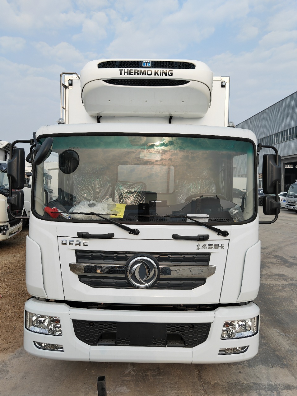 東風D9帶進口機組醫療廢物轉運車