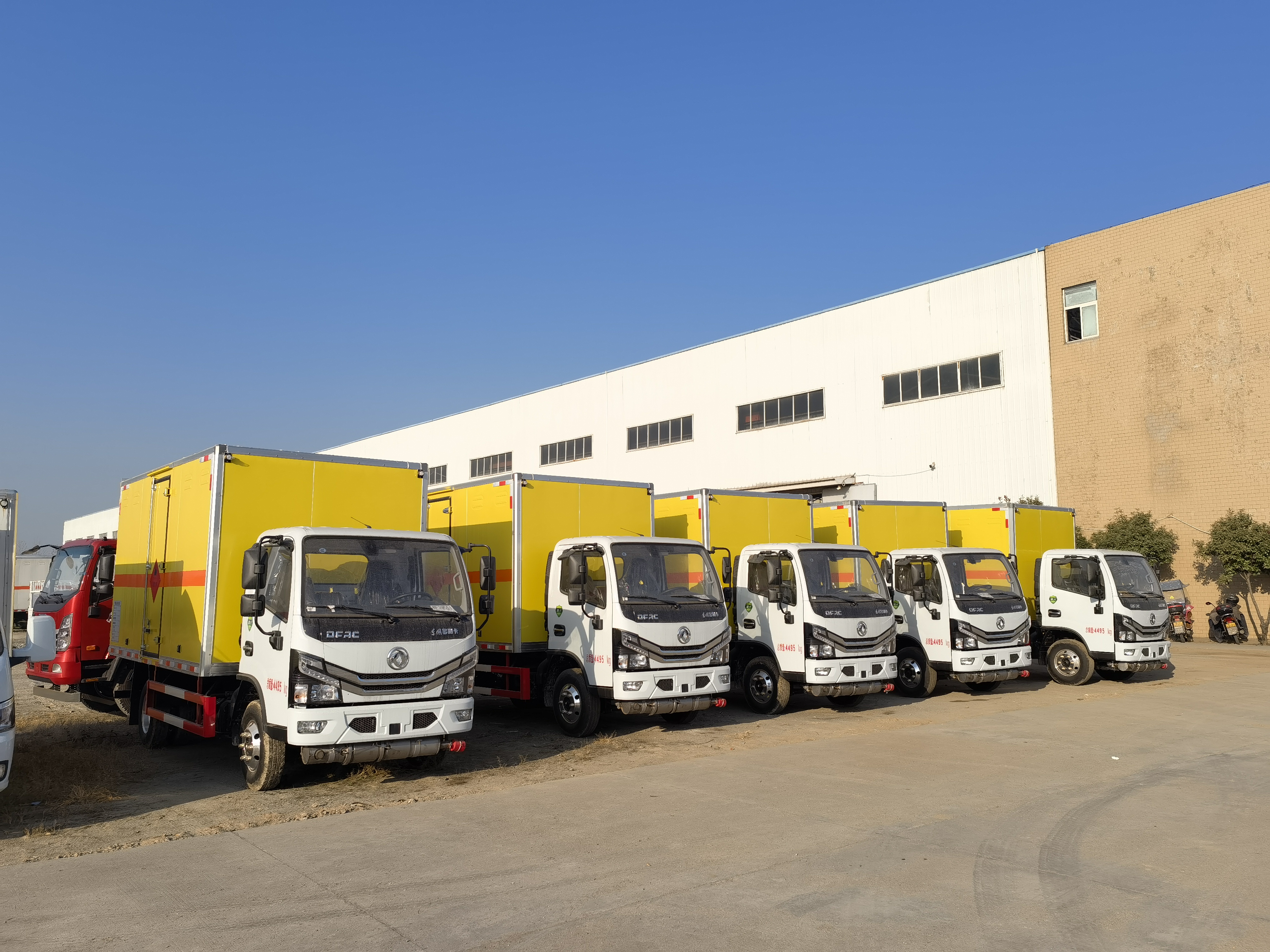 湖南張總批量訂購5臺東風多利卡國六爆破運輸車