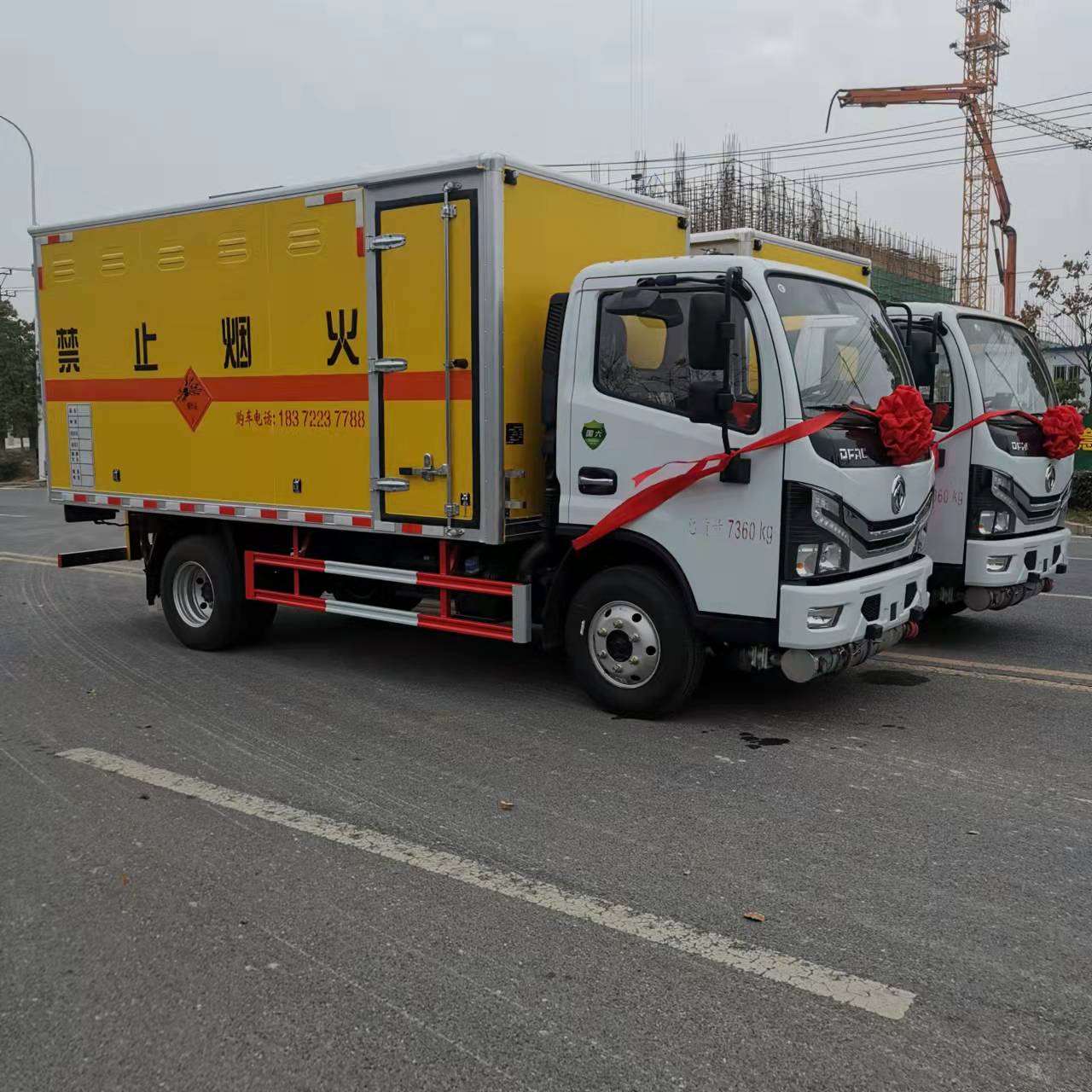 重慶張總在我司批量定制東風黃牌爆破車