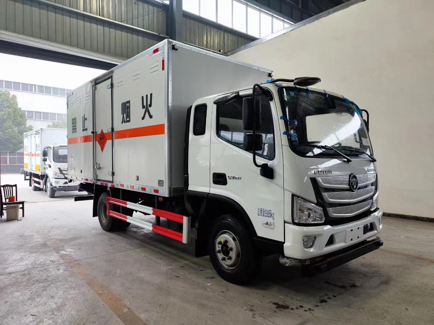 福田歐馬可排半5噸爆破器材運(yùn)輸車