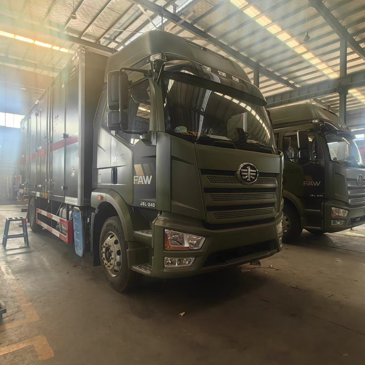 解放J6L國六拉搗彈綠色爆破器材車