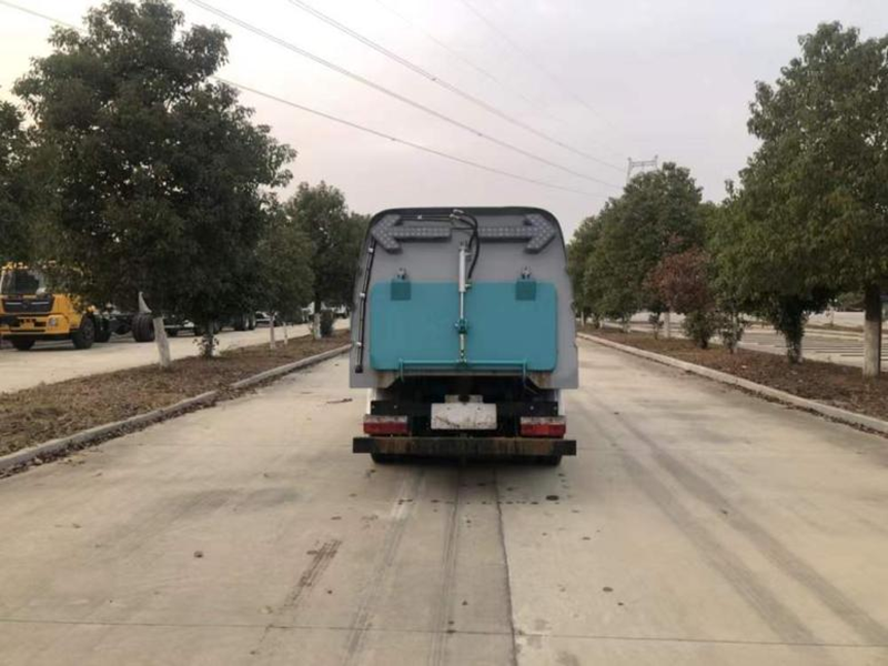 東風(fēng)CL5041TSLBEV型純電動(dòng)掃路車