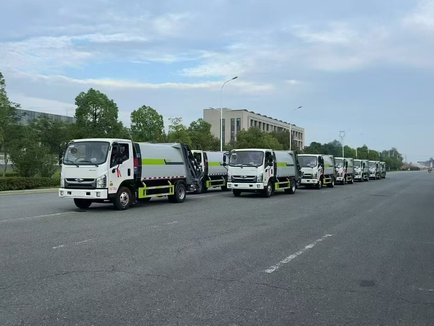 黑龍江批量發13臺福田領航H2國六壓縮垃圾車