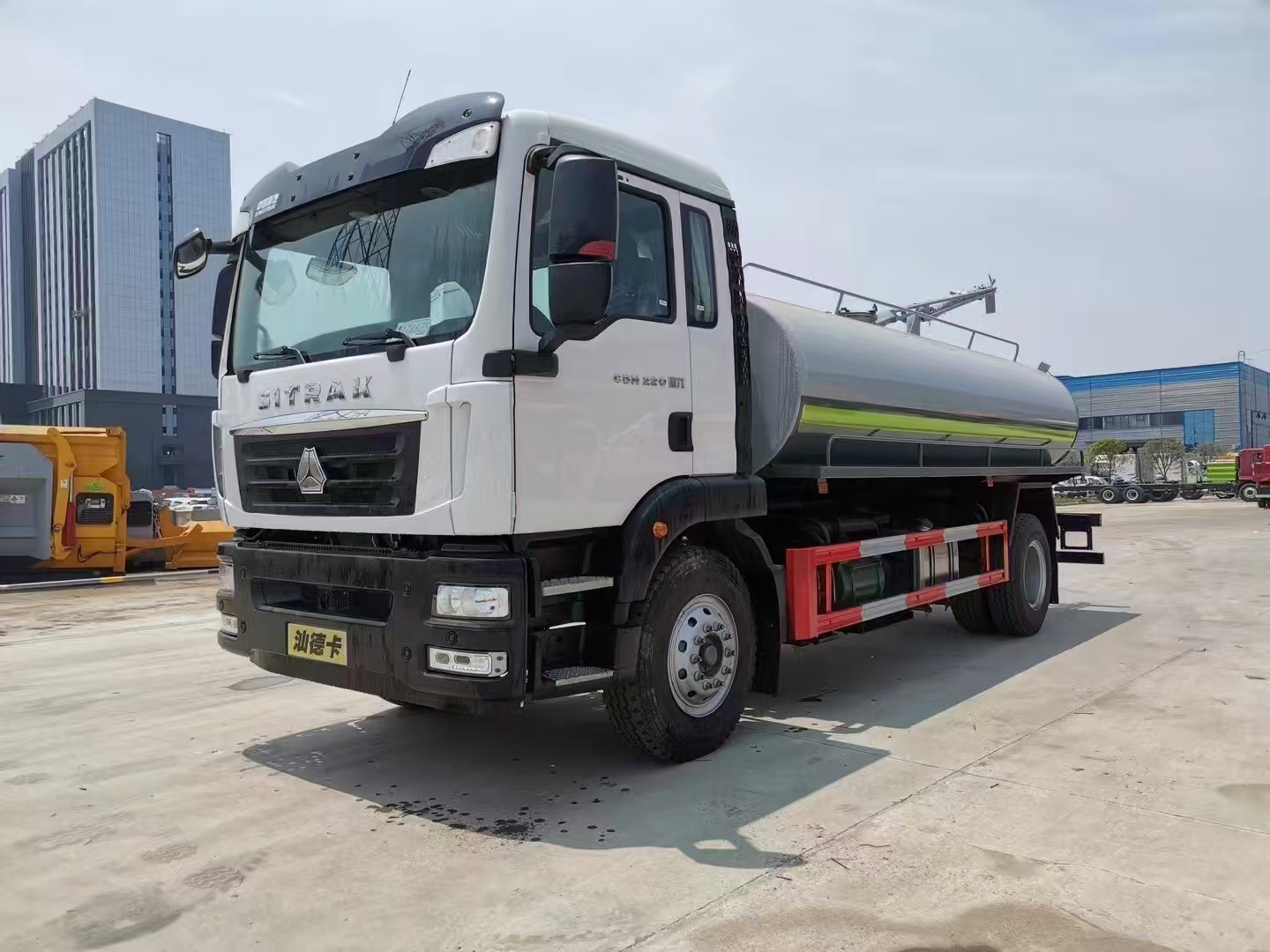 汕德卡12方灑水車12萬(wàn)起