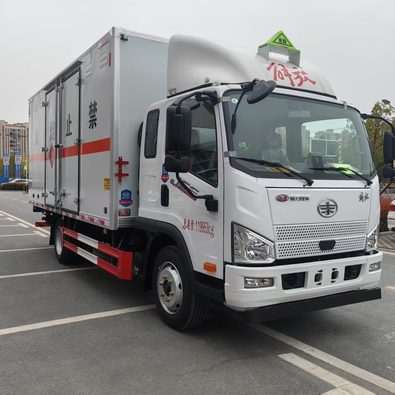 解放排半帶尾板爆破車