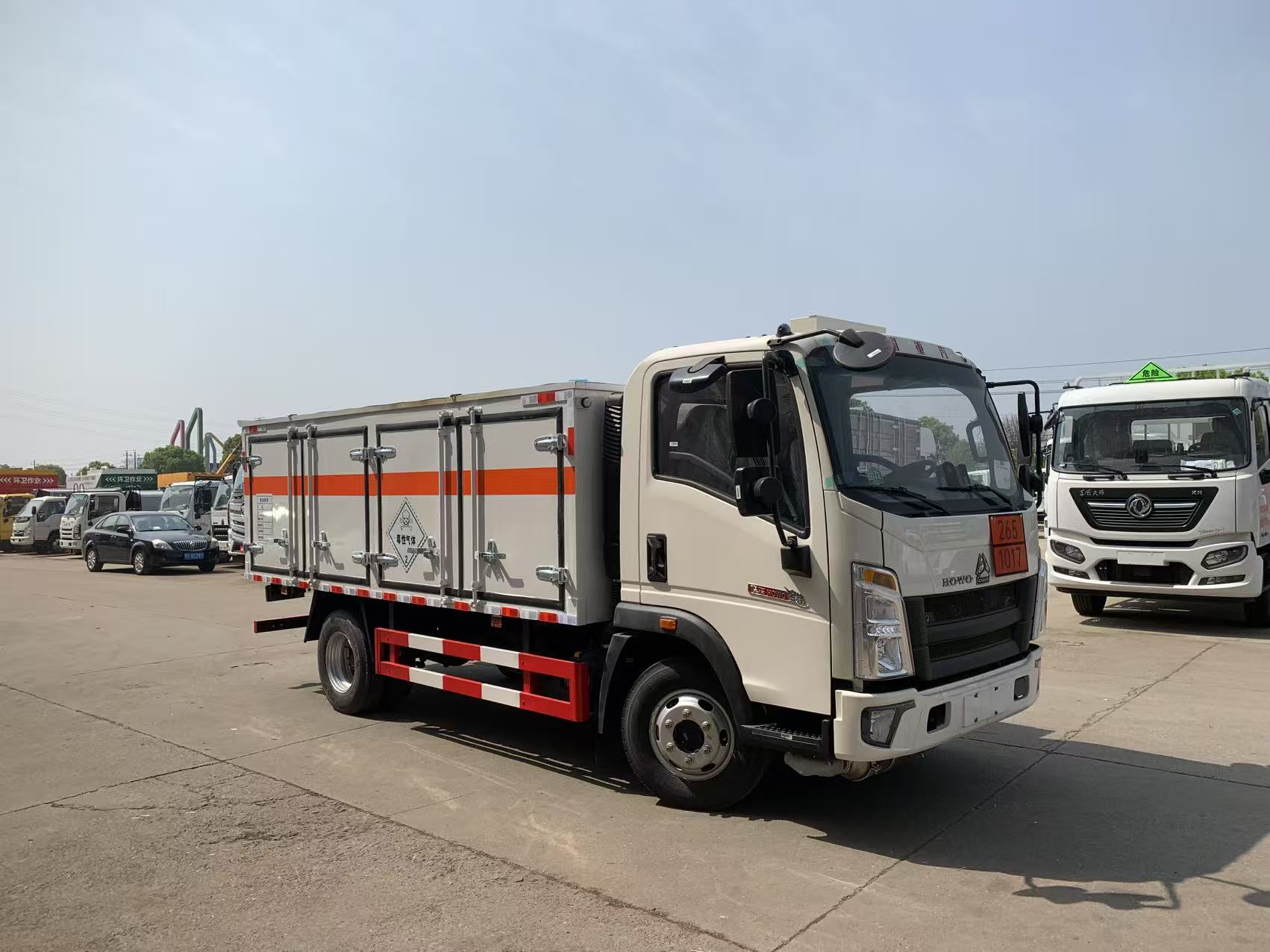 重汽豪沃國六藍(lán)牌毒性氣體廂式車