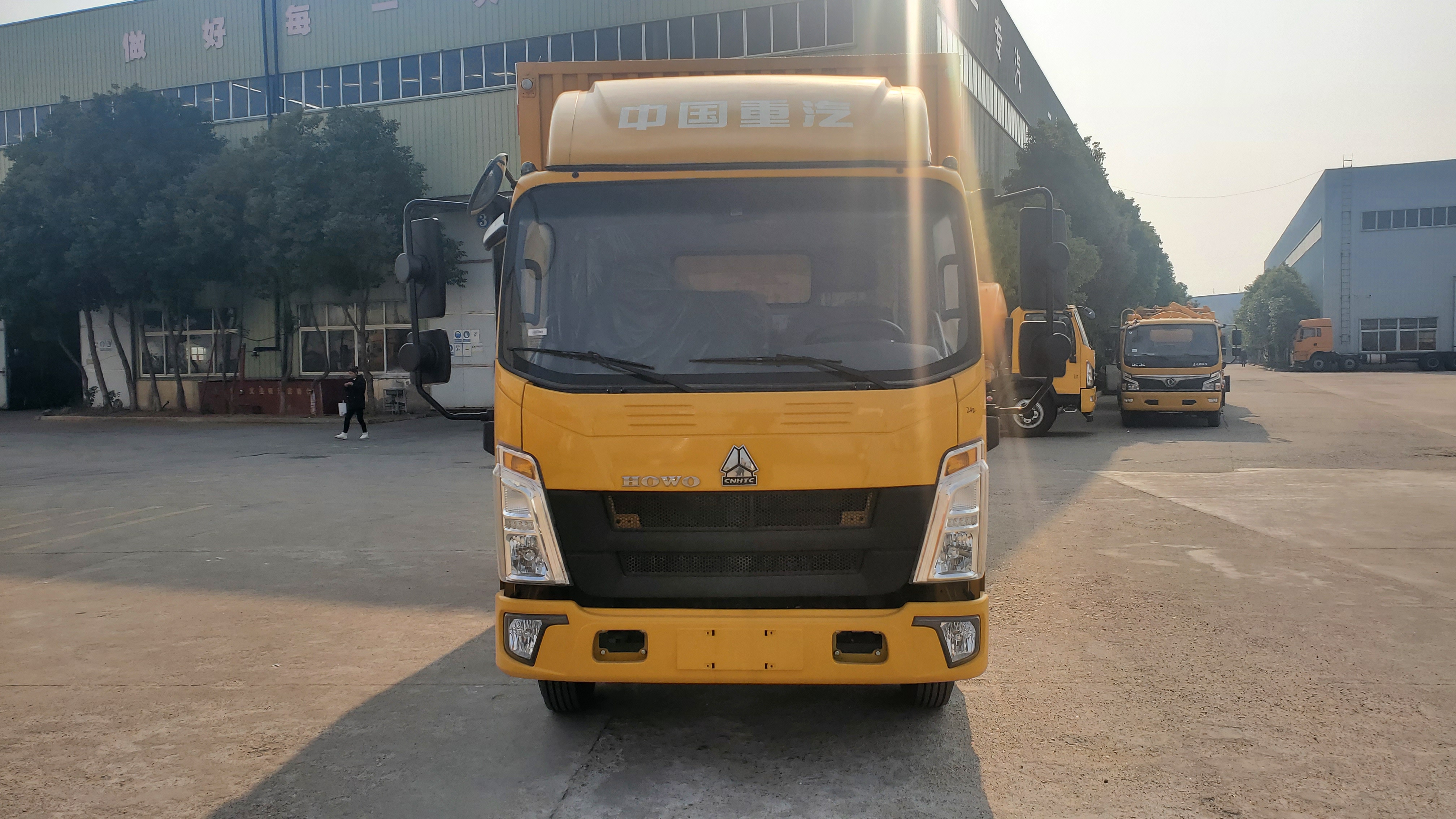 重汽豪沃國六藍(lán)牌工具車