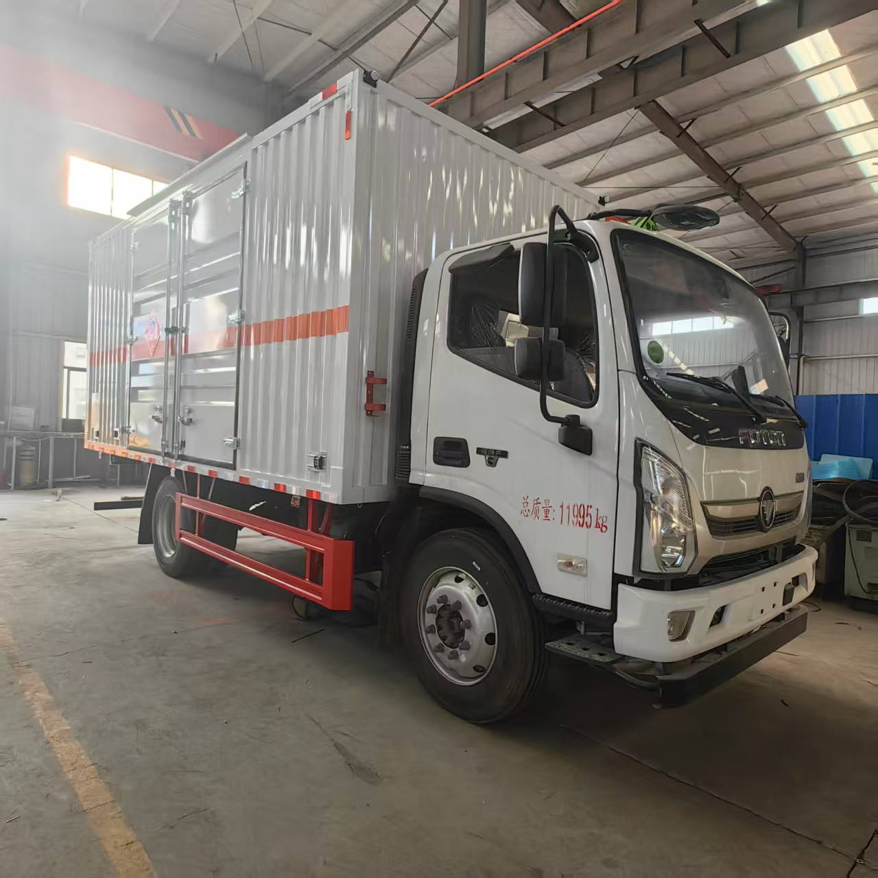 福田奧鈴10噸工業(yè)氣體運(yùn)輸車