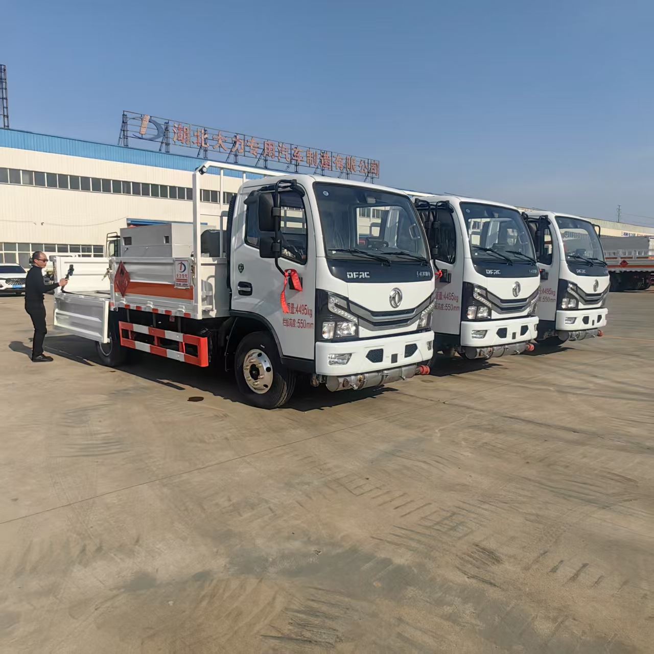 安徽徐總批量訂購東風(fēng)多利卡藍(lán)牌氣瓶車