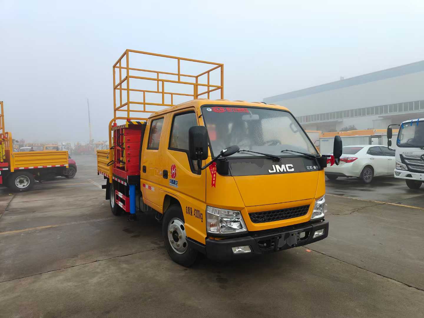 江鈴12米國(guó)六帶升降平臺(tái)車