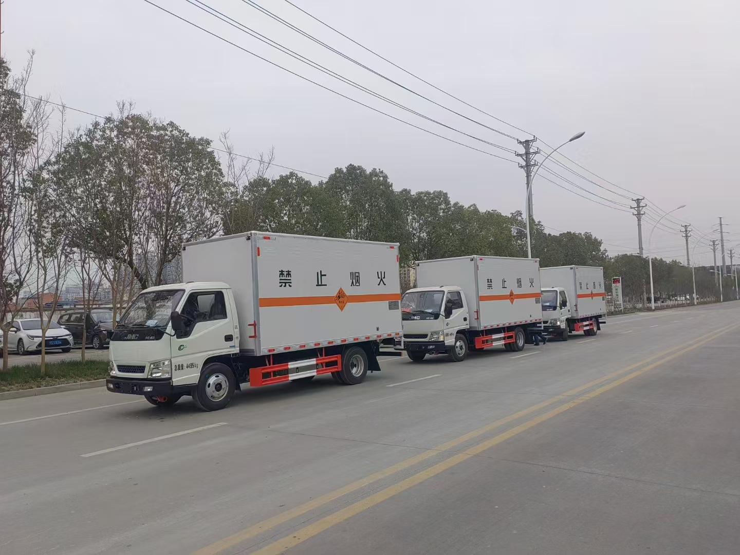 河南李總批量訂購三臺江鈴順達(dá)爆破車