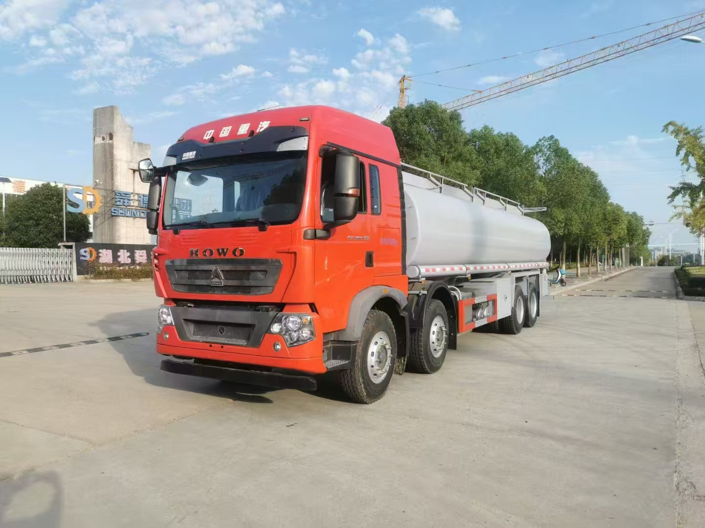 重汽豪沃前四后八30方供液車