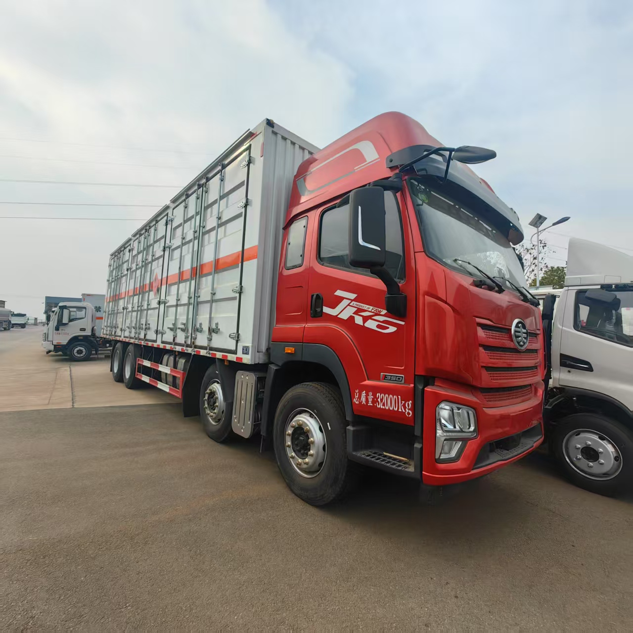 解放JK6前四后八國六危險品車