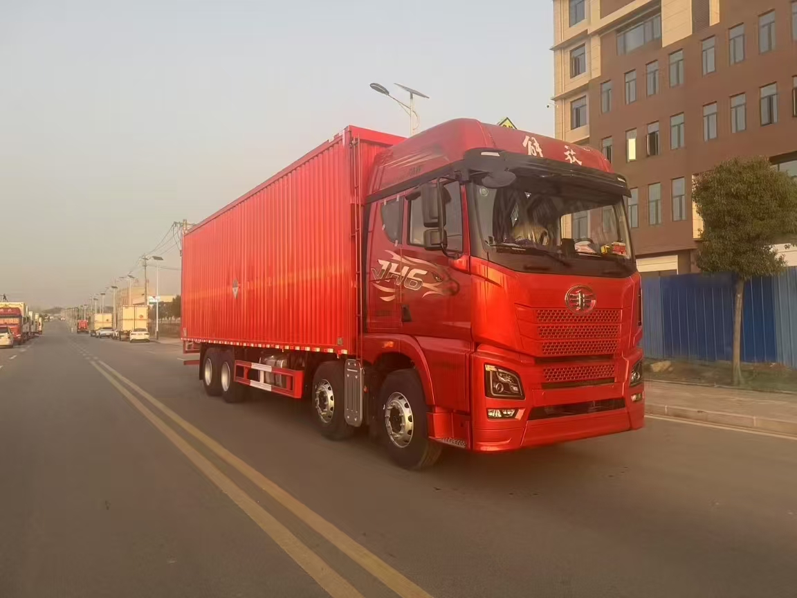 解放JH6前四后八自動擋雜項危險品車