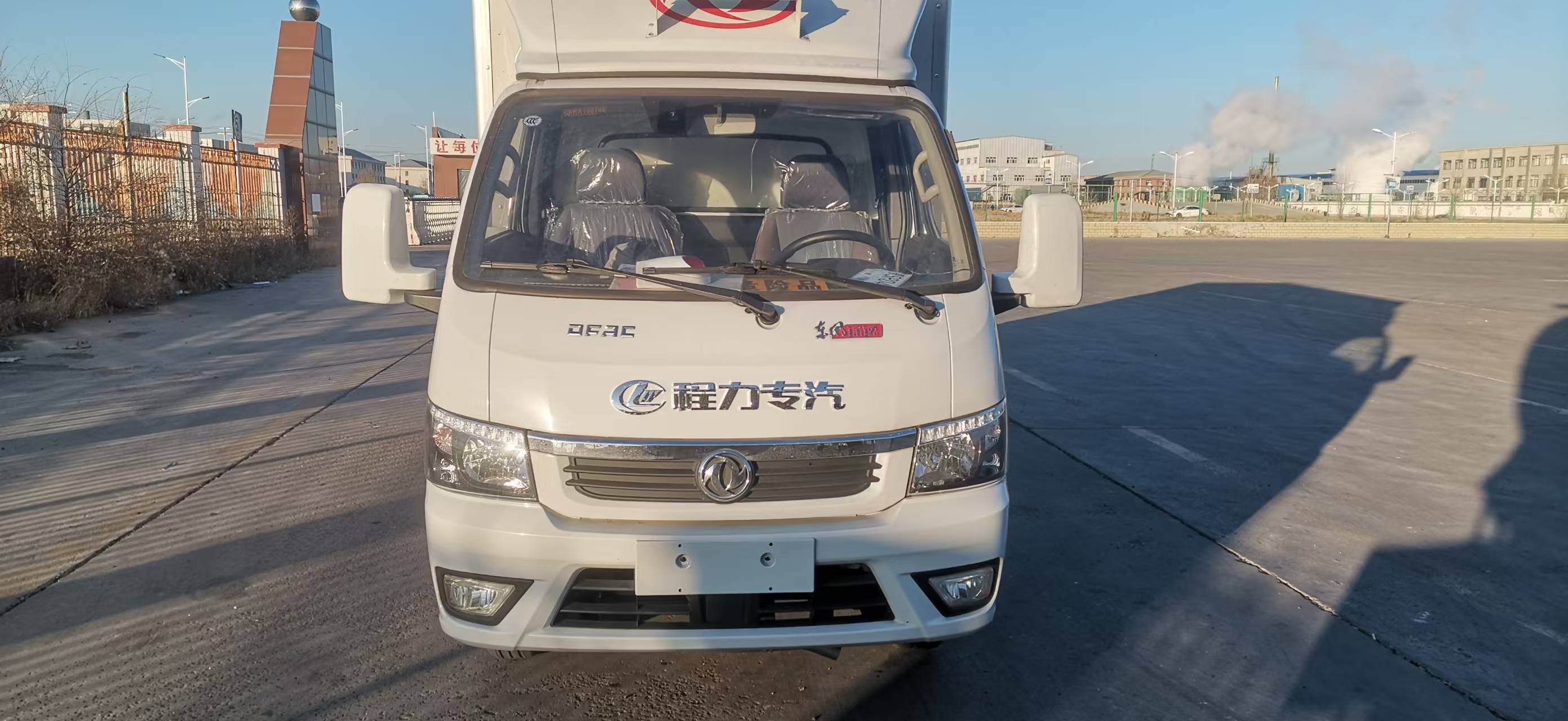 東風(fēng)途逸國六易燃液體廂式運輸車