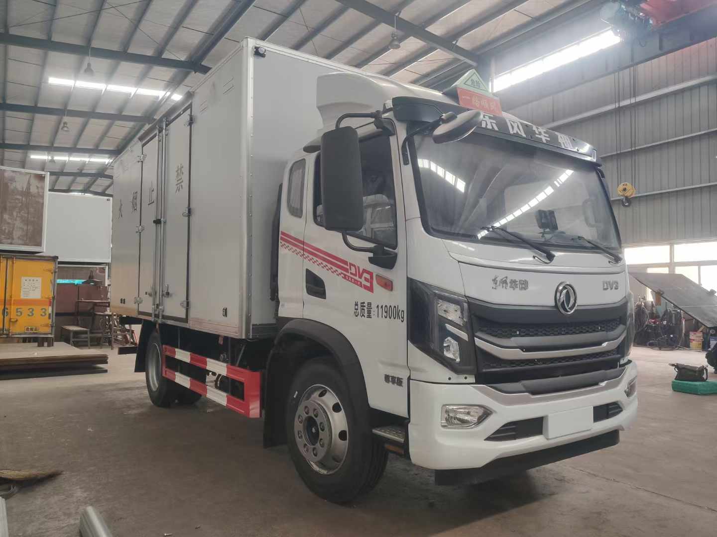 東風華神國六排半爆破器材運輸車