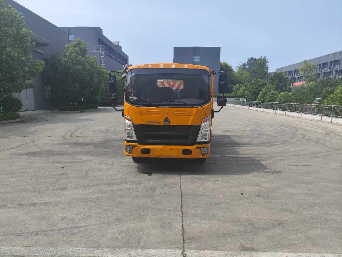 重汽藍牌100K國六防撞緩沖車