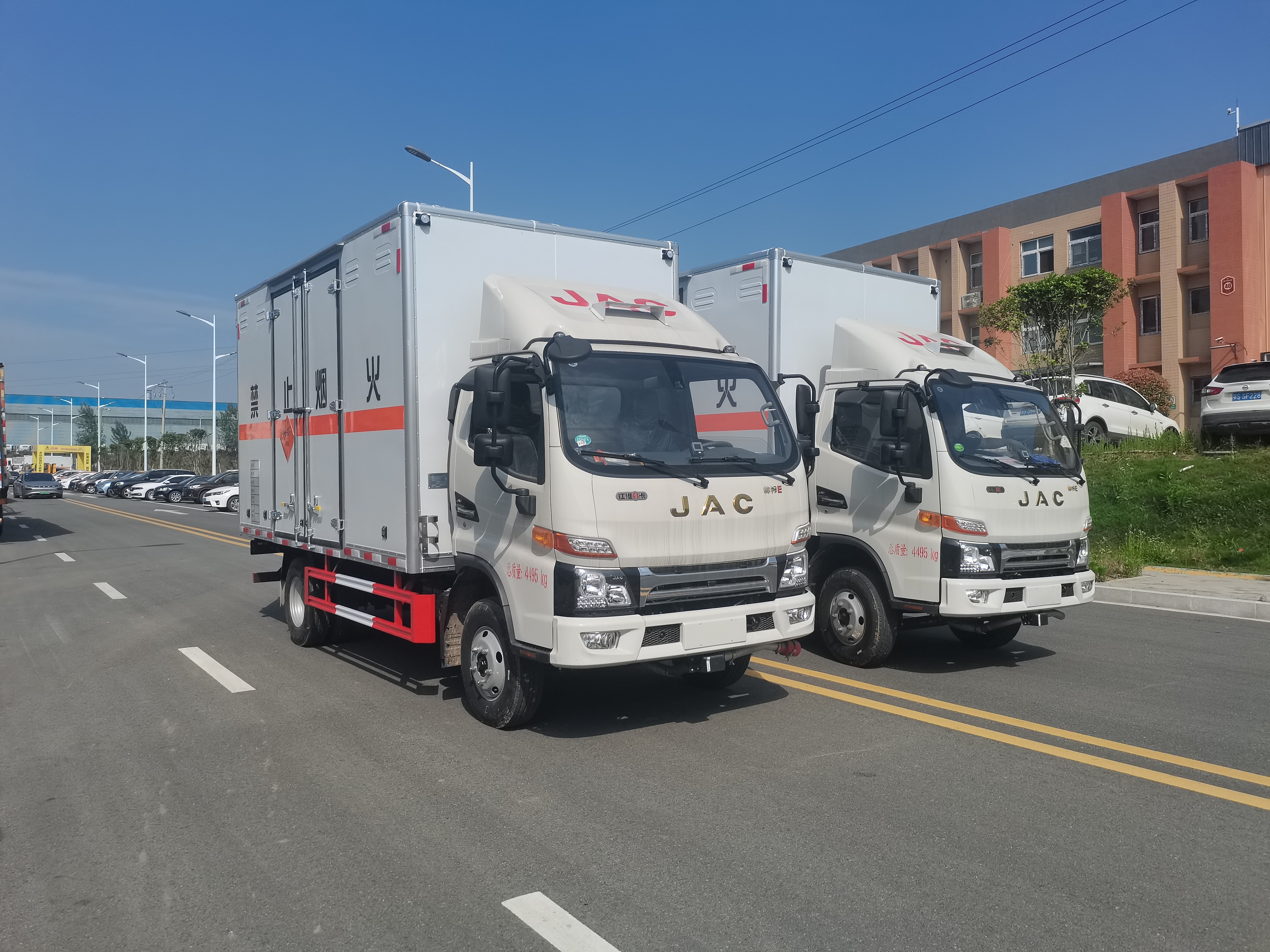 南京鄒總訂購(gòu)2臺(tái)江淮駿鈴150馬力爆破器材運(yùn)輸車