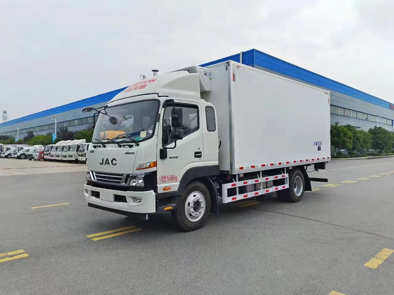 江淮德沃斯V8國六冷藏車