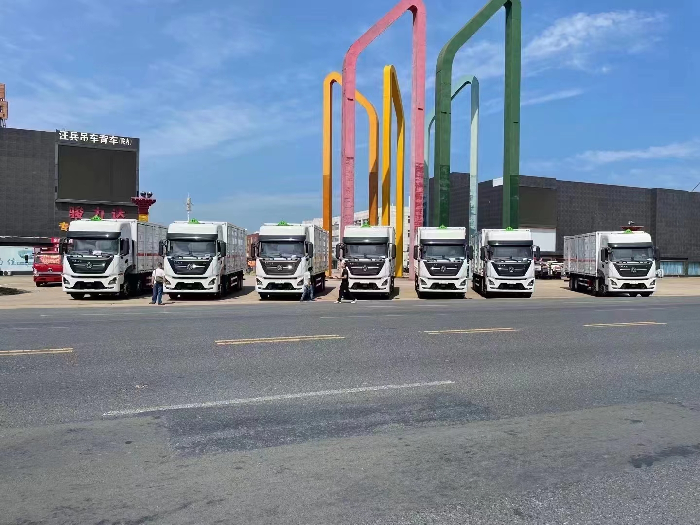 東風天龍國六前四后八20噸危險品車