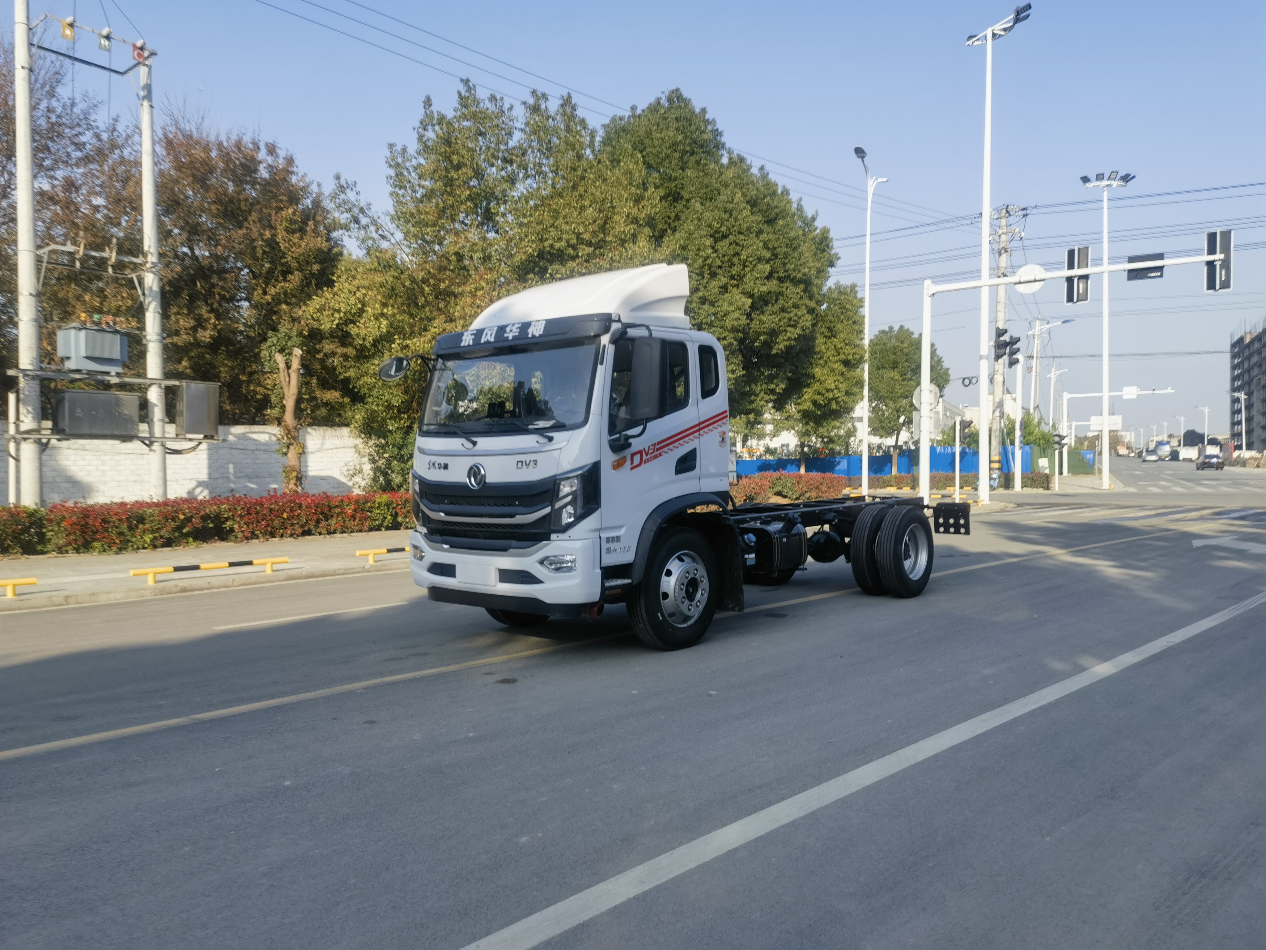 東風華神國六排半爆破器材運輸車