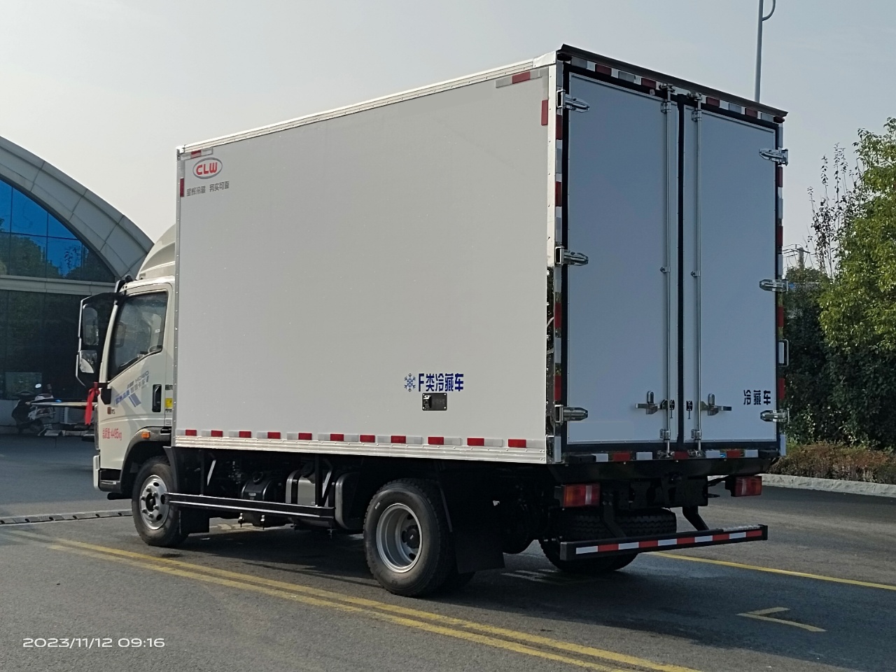 重汽豪沃統(tǒng)帥手自一體國(guó)六160馬力冷藏車