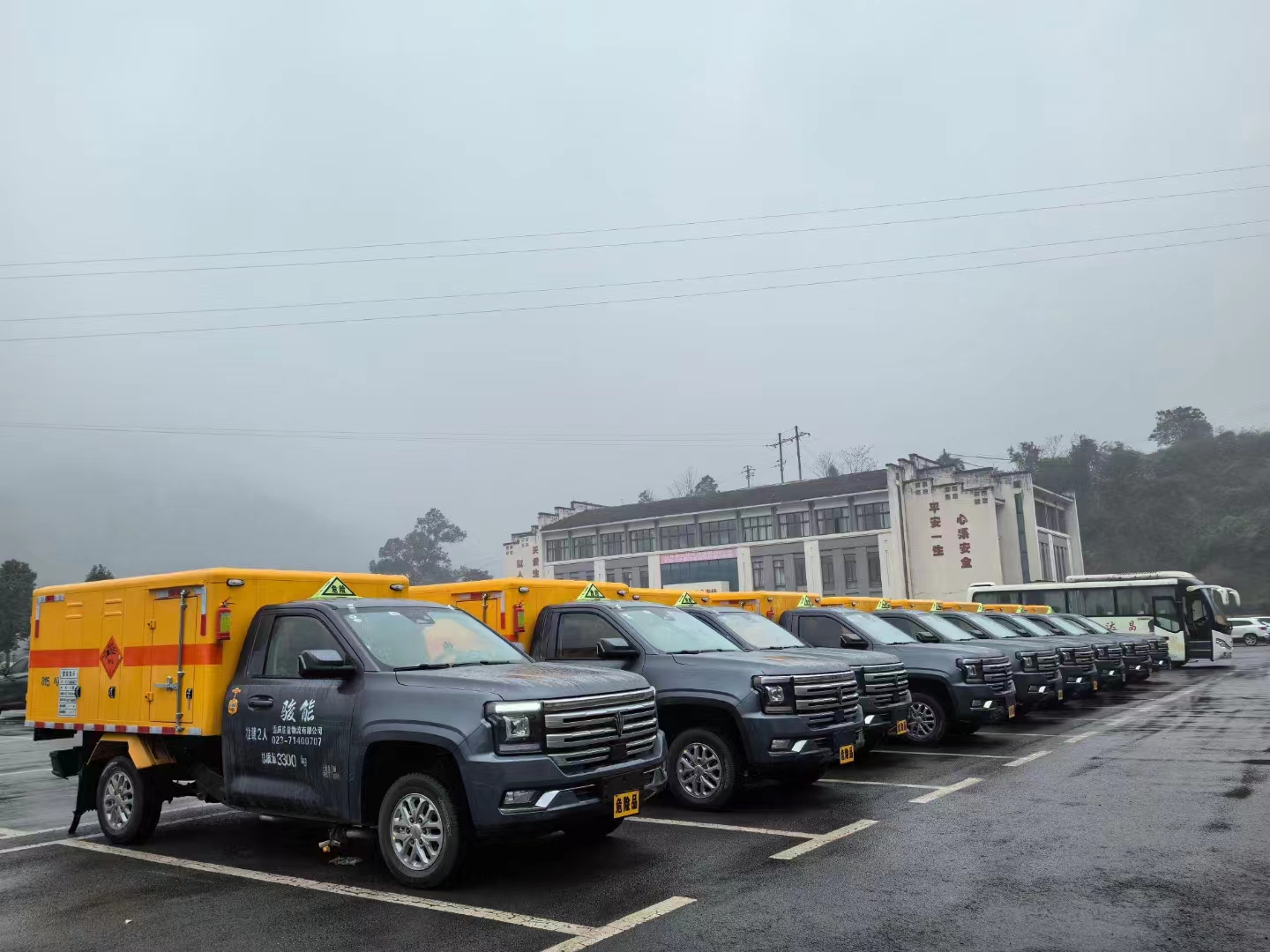 江鈴御虎國六皮卡爆破車批量發(fā)車