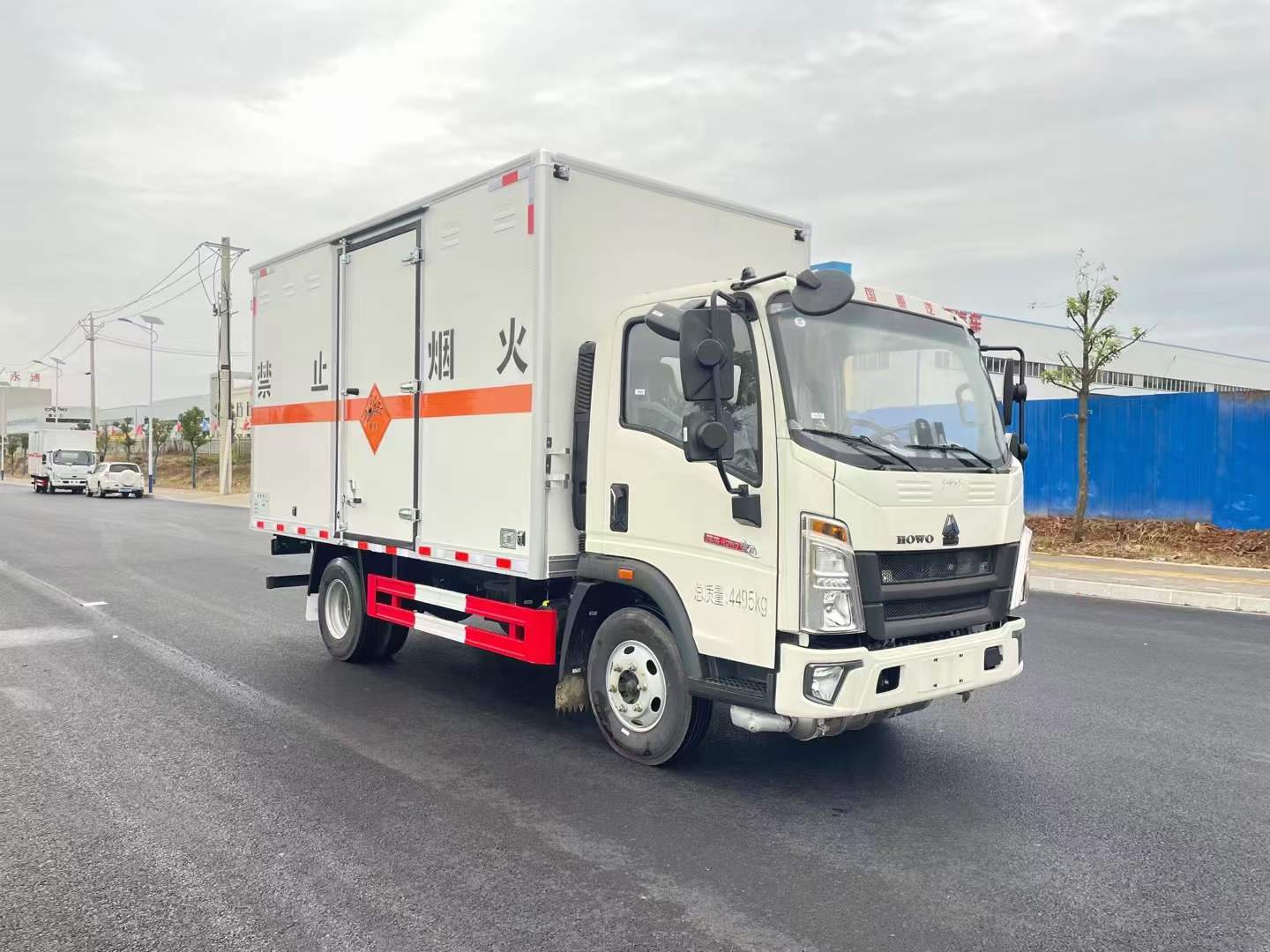 重汽豪沃國六藍牌雜項危險品車