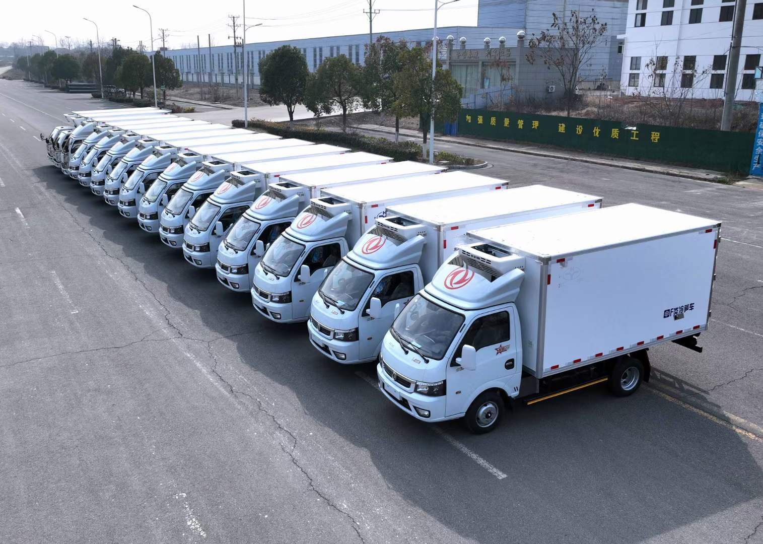 東風(fēng)途逸國六冷藏車批量發(fā)車