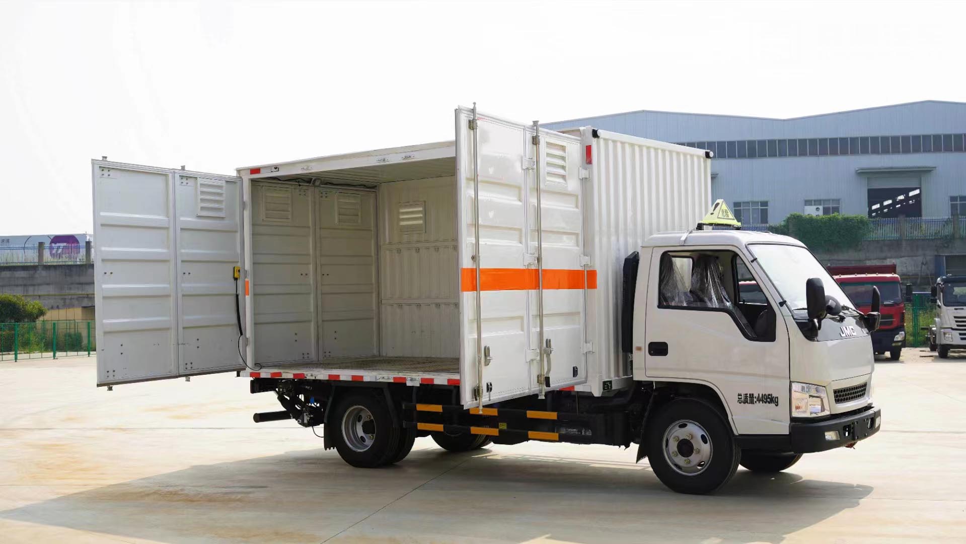 江鈴國六帶四開門危險品廂式車