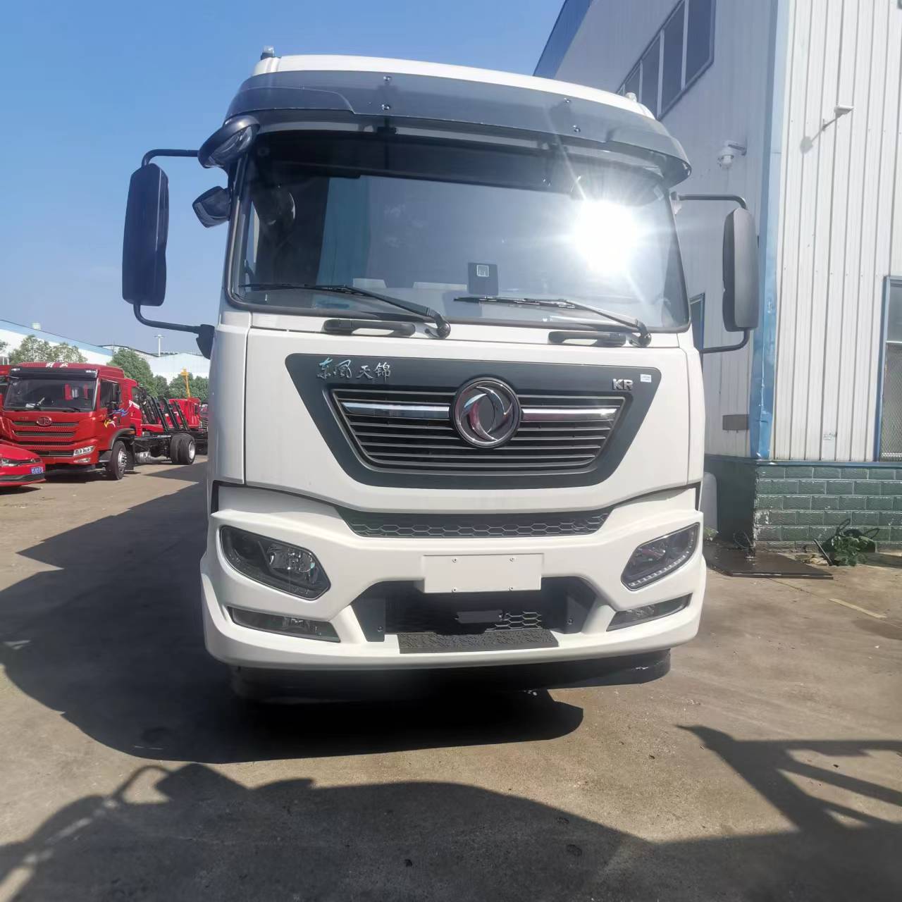 東風天錦三軸9米6危險品車