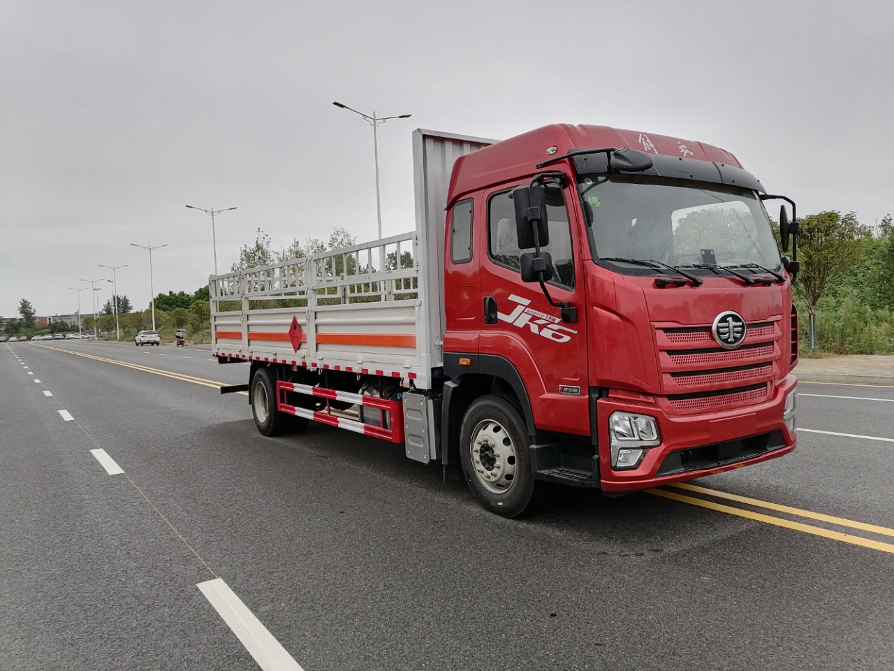 解放JK6國六255馬力6米8氣瓶車