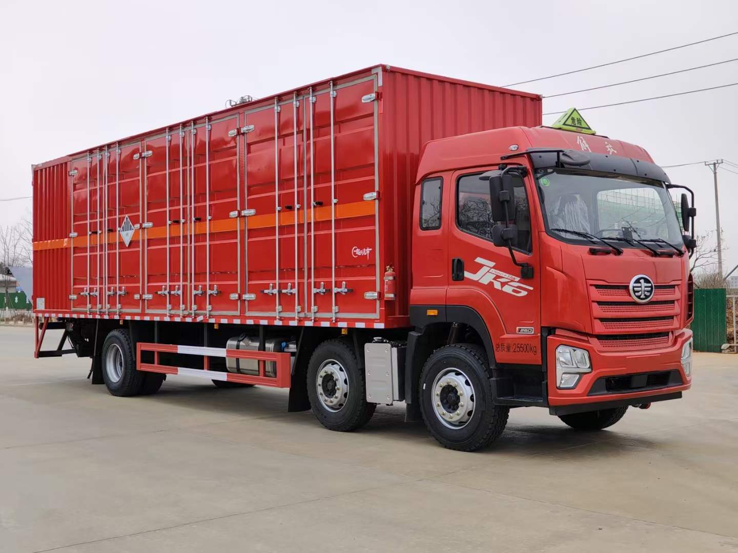 解放四軸國六帶左右開門危險品車