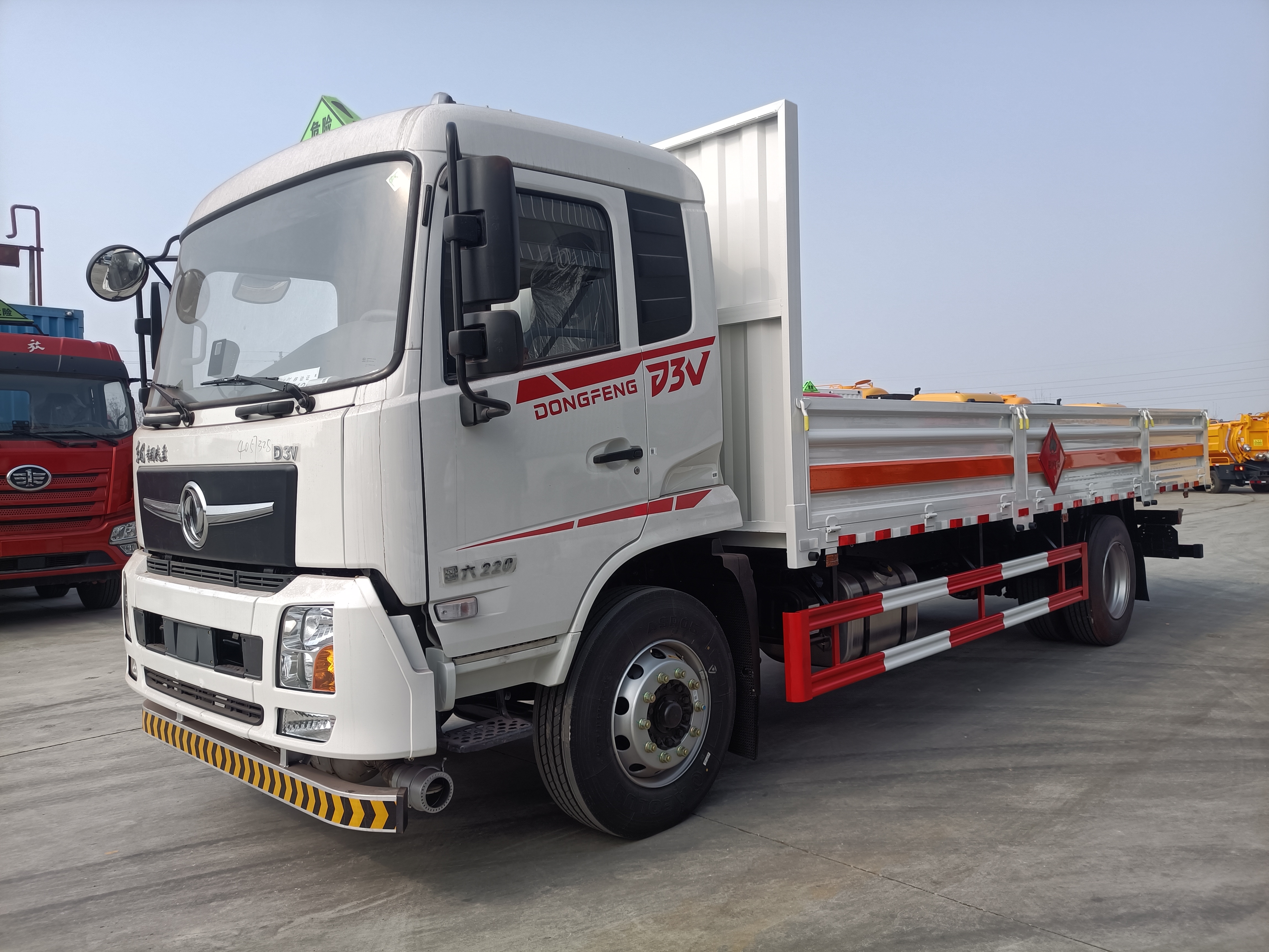 東風新汽D3V單橋國六氣瓶運輸車