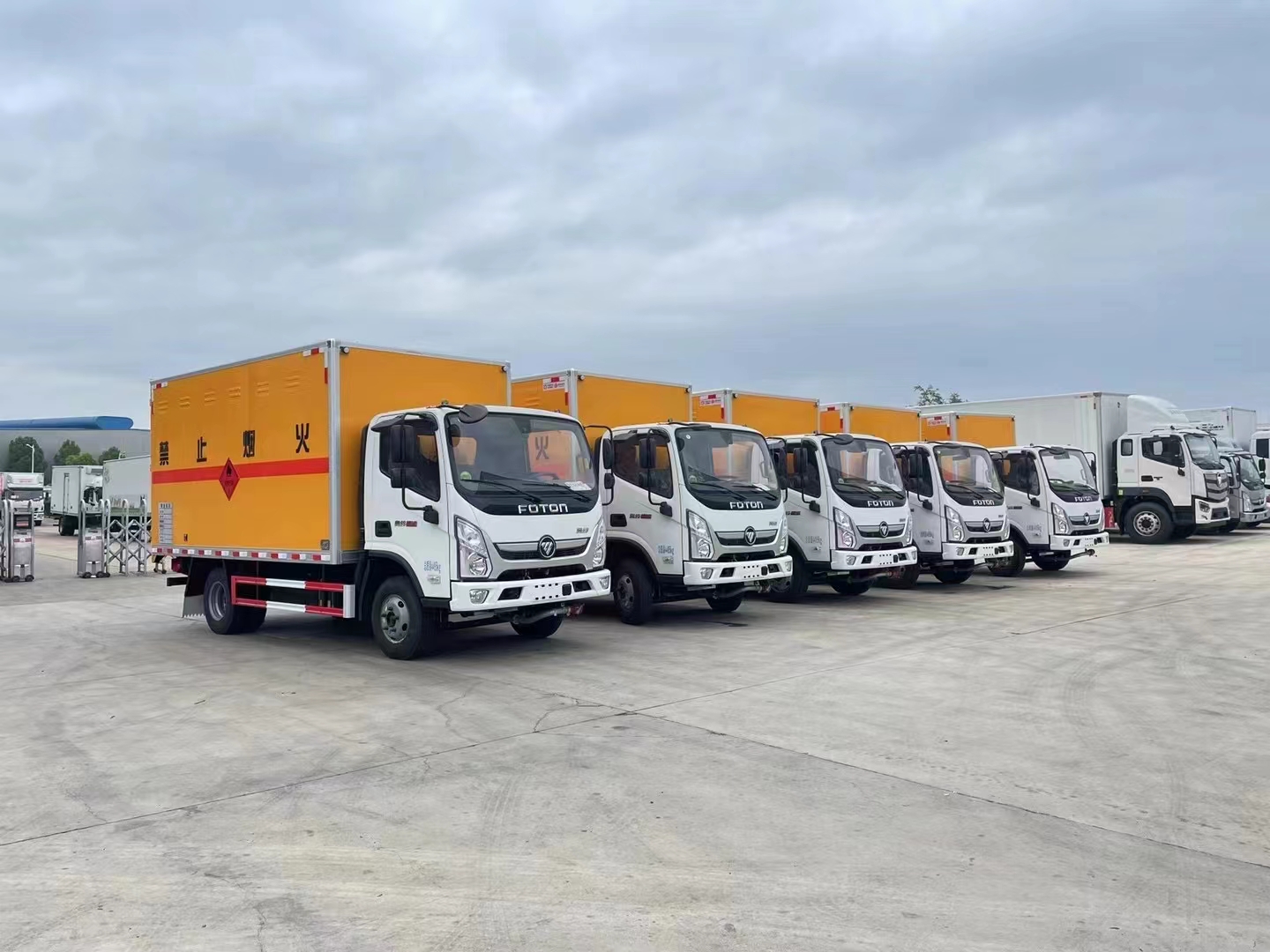 福田奧鈴國六爆破器材運(yùn)輸車批量發(fā)車