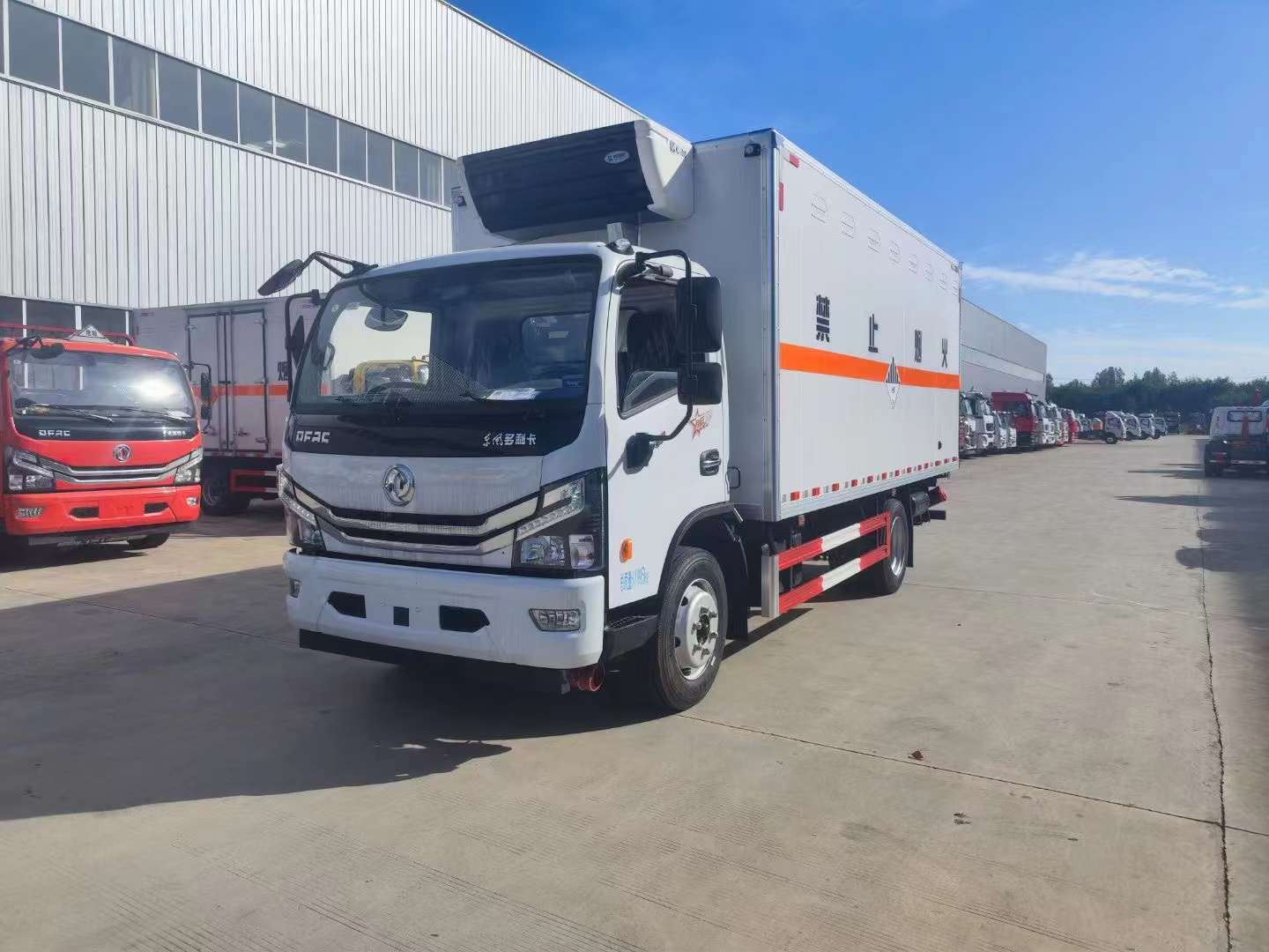 東風(fēng)多利卡D7國(guó)六帶冷機(jī)危險(xiǎn)品車(chē)