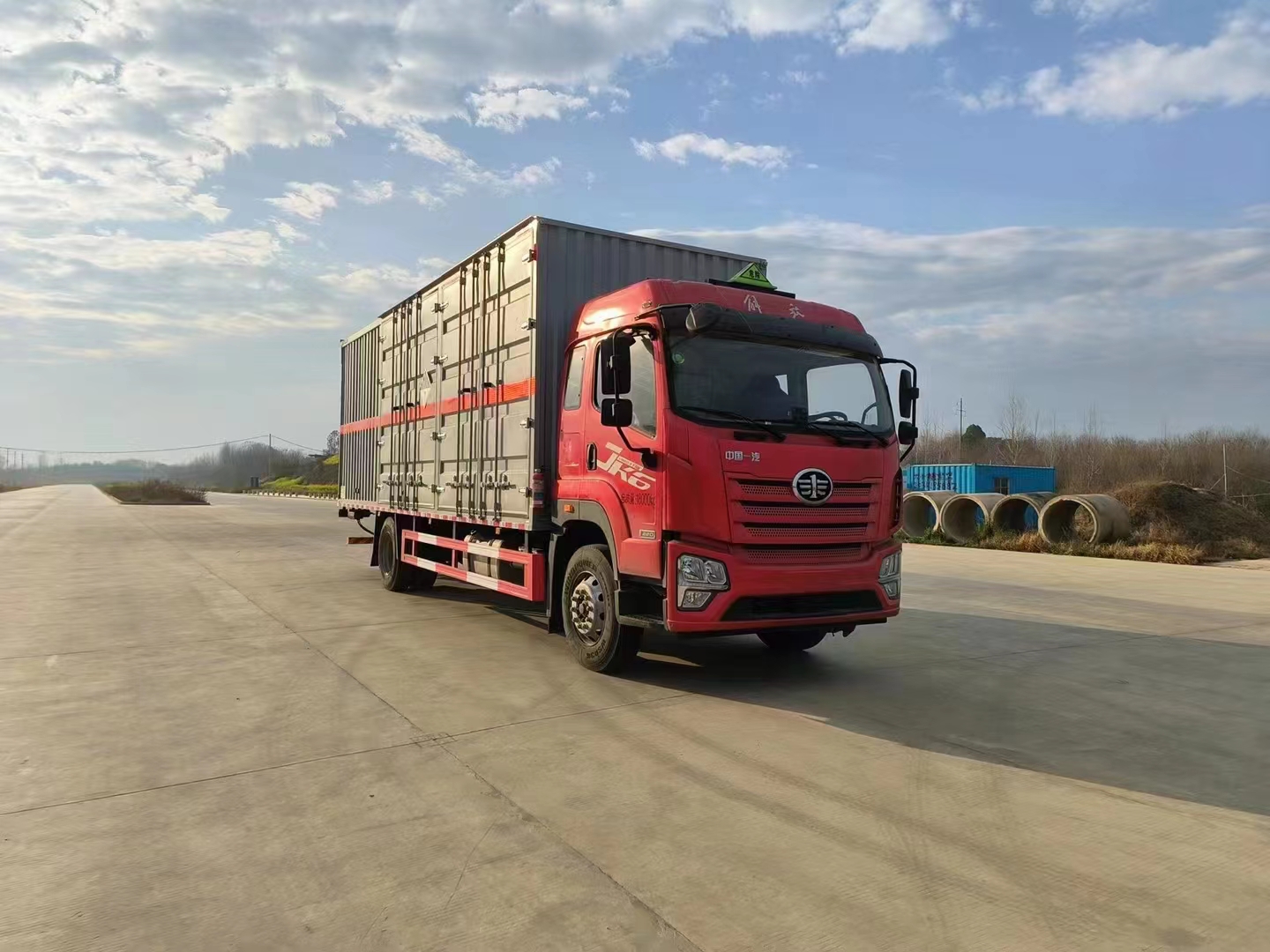 解放JK6國(guó)六250馬力7米8爆破器材運(yùn)輸車(chē)