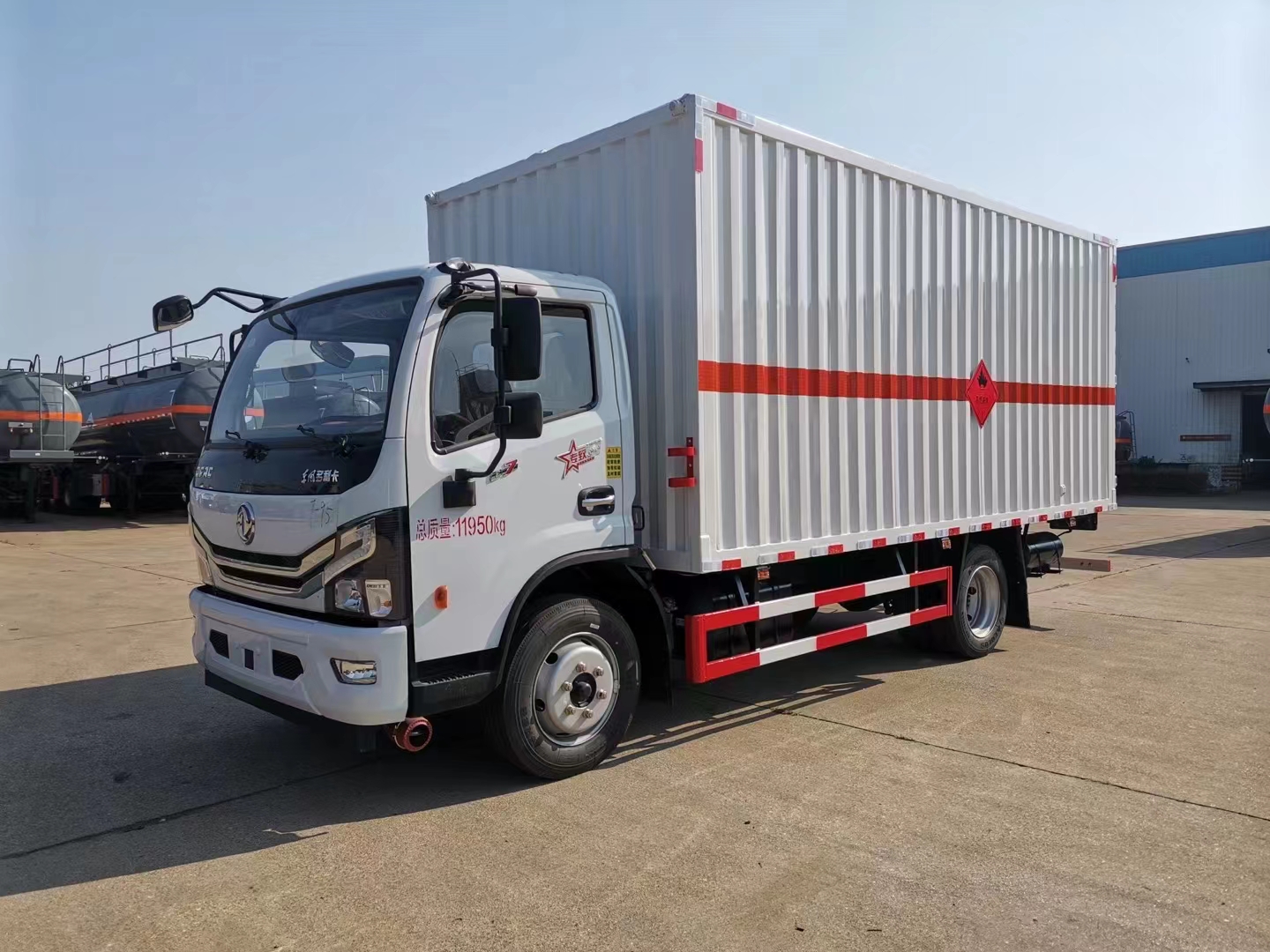 東風大多利卡國六瓦楞板危險品車