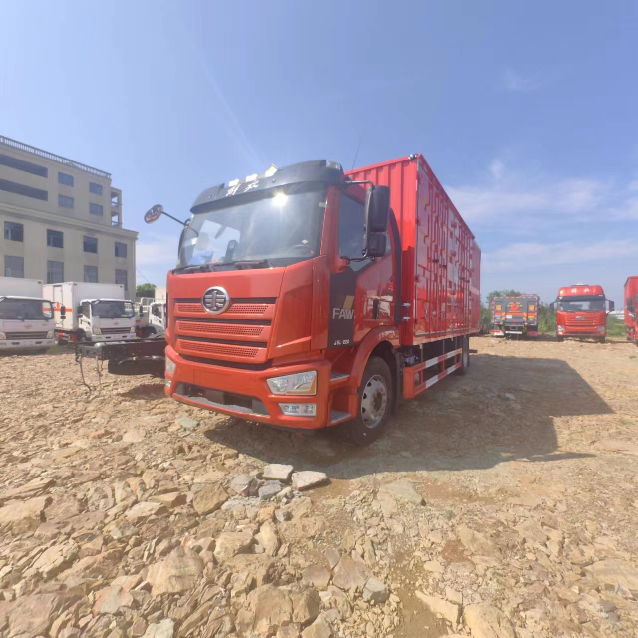 解放J6L國六帶左右開門瓦楞板危險品車