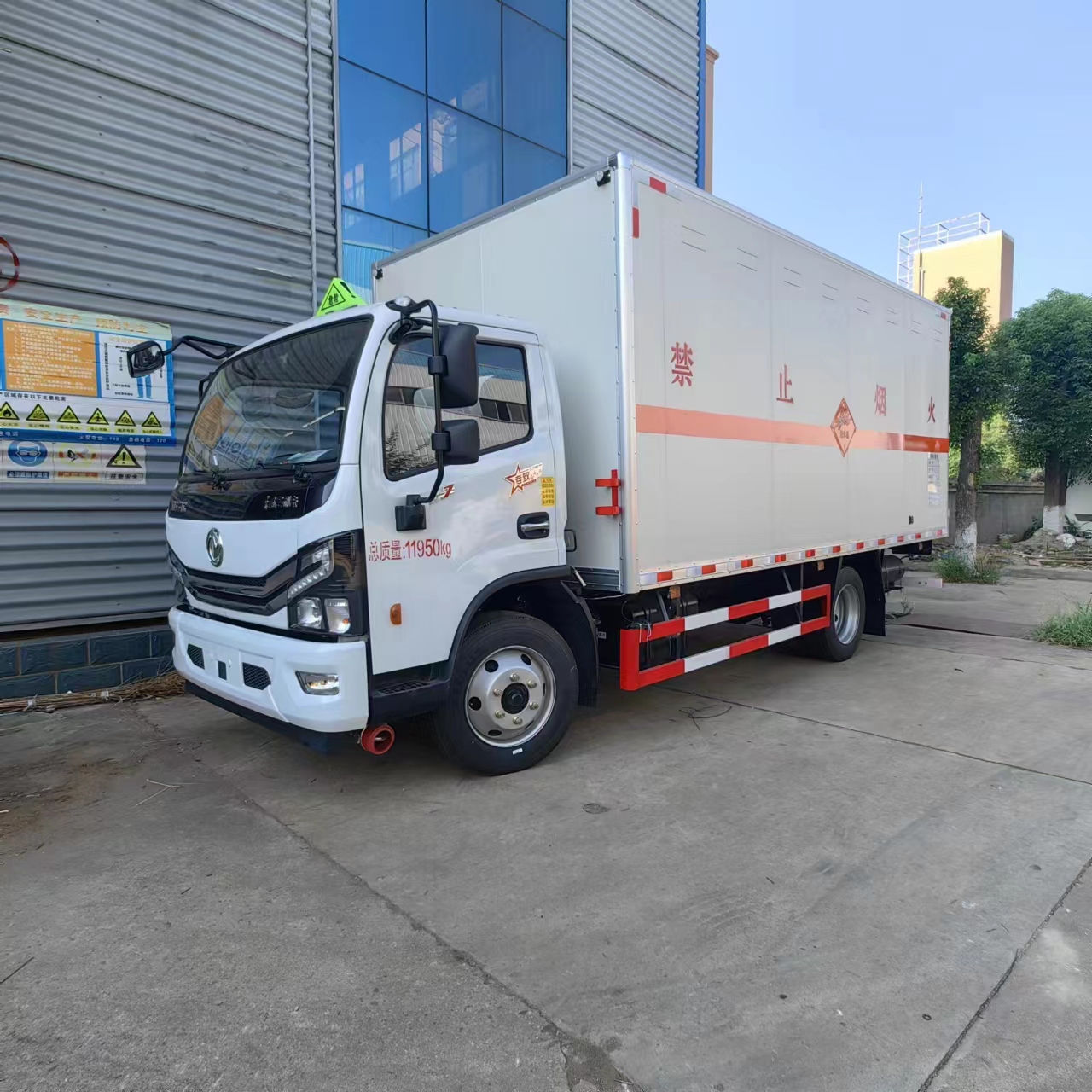 東風大多利卡國六爆破器材運輸車