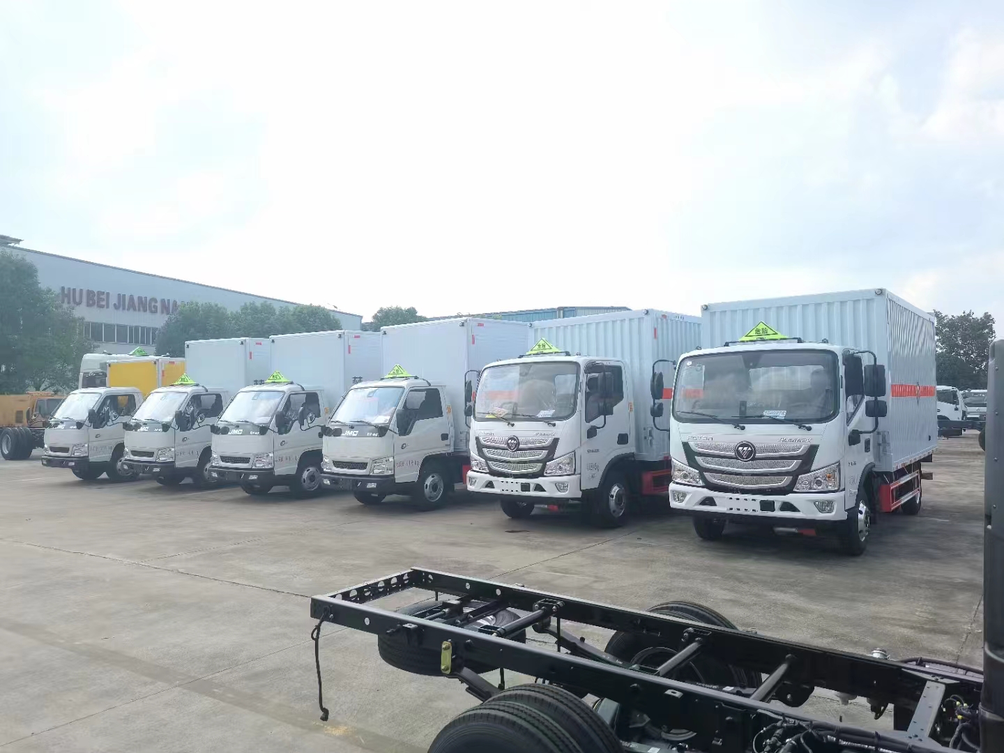 藍牌爆破器材運輸車批量發車