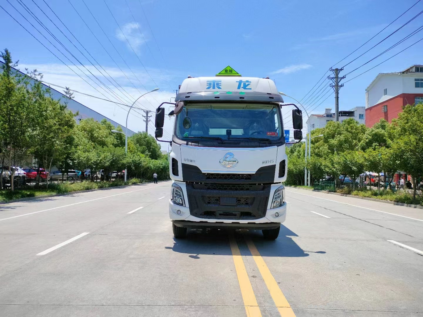 柳汽三軸2.7米高爆破器材運輸車