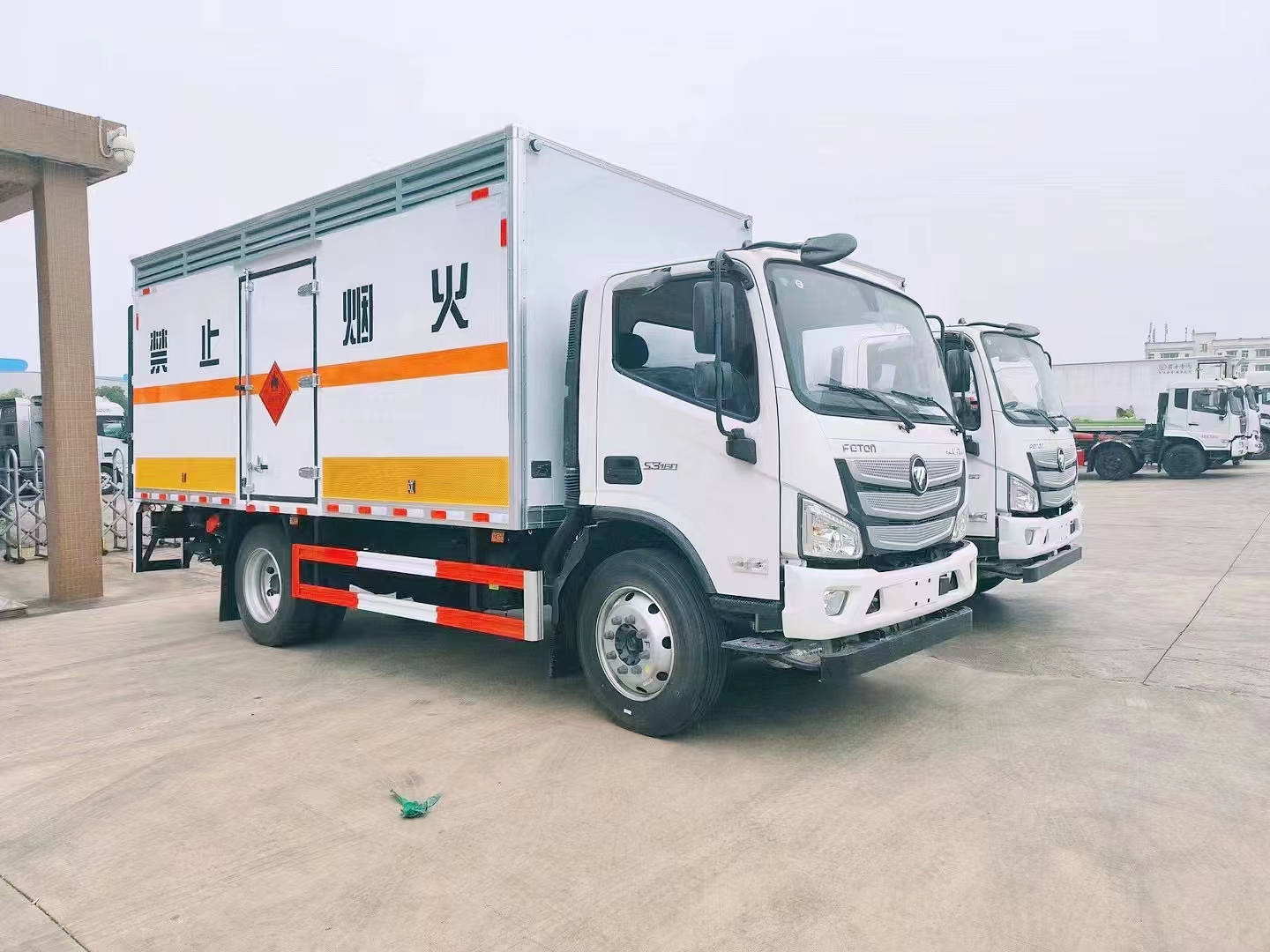 福田歐馬可額載6.8噸二類易燃氣體廂式運輸車批量發車